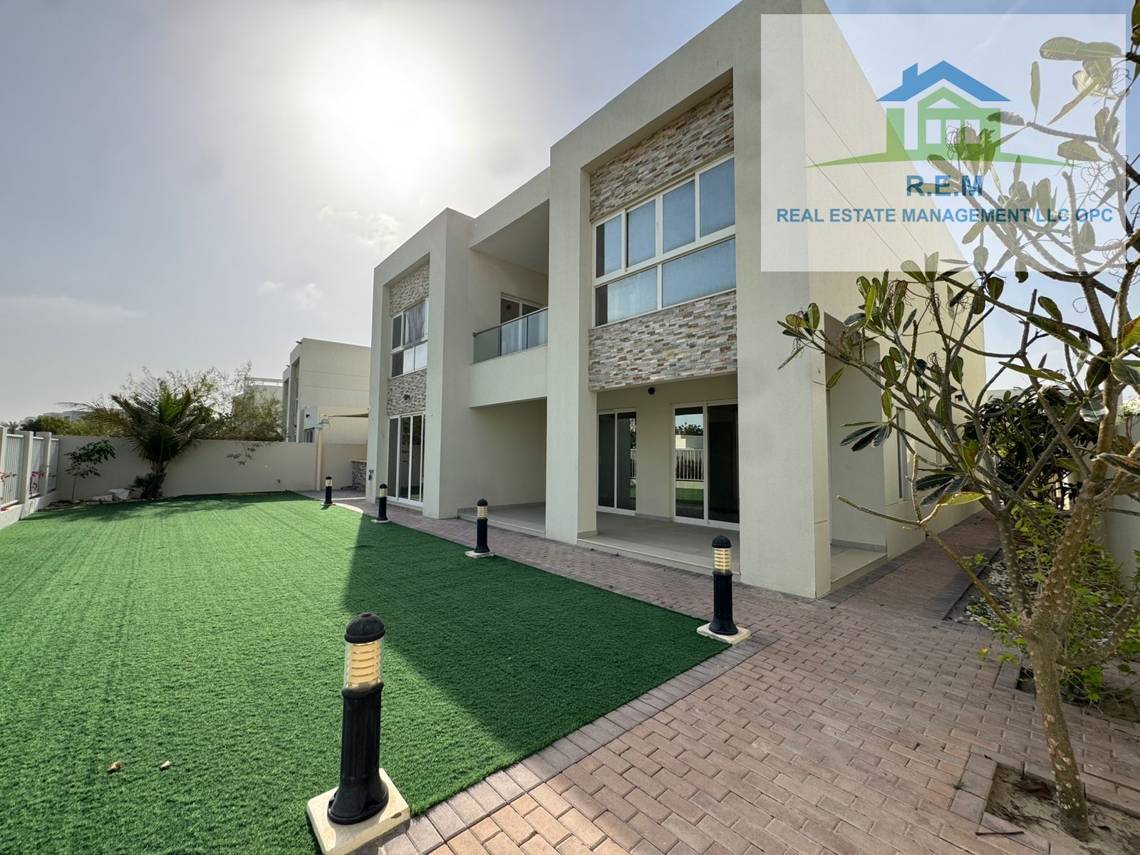 Spacious Villa / Huge back ground / Second row to the beach / Well Maintained