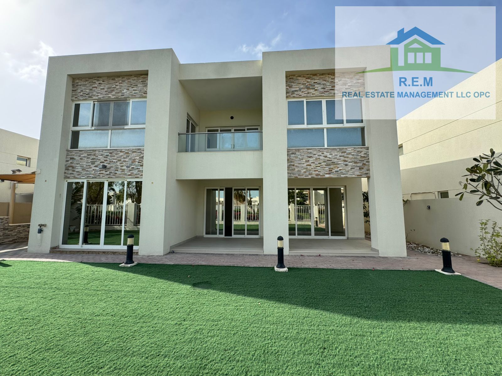 Renovated Villa / Spacious layout / Best market price / second row from the beach