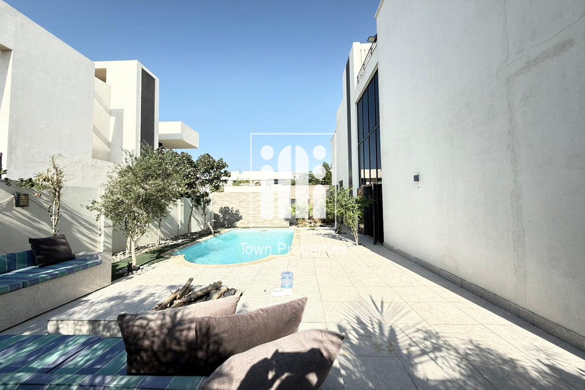 Outstanding Deal | 4MBR + Maid Villa | Single Row |