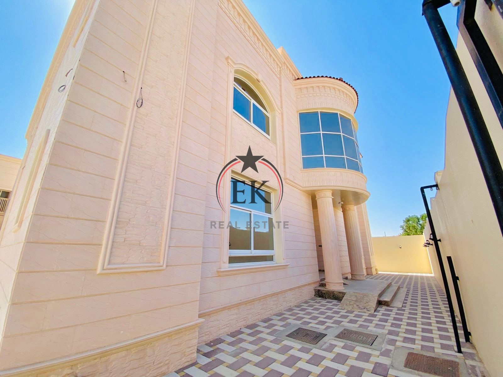 10Br|| Elevator ||For AnyCommercial Activity
