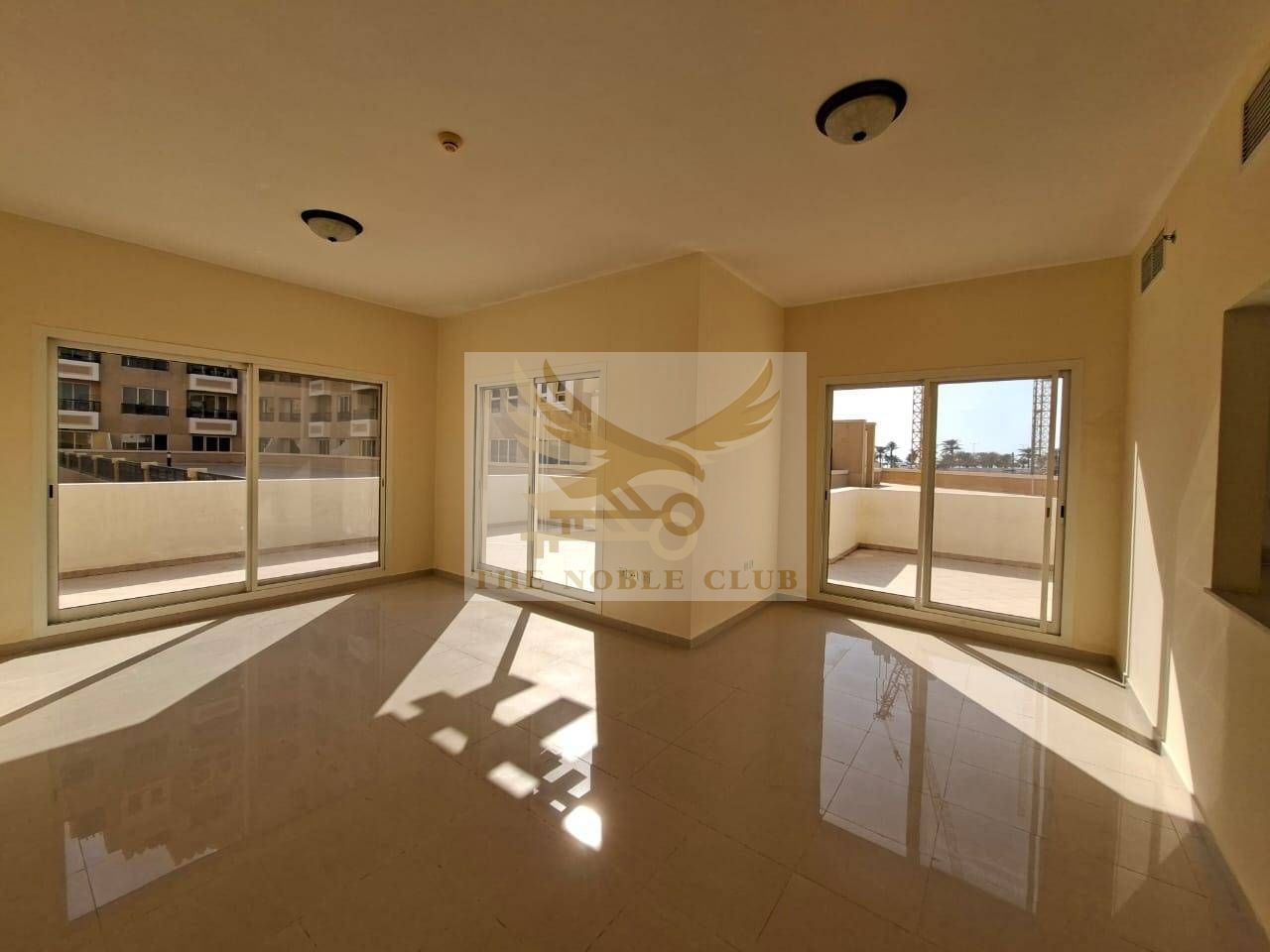 Spacious 1 Bedroom | Vacant | Beach View