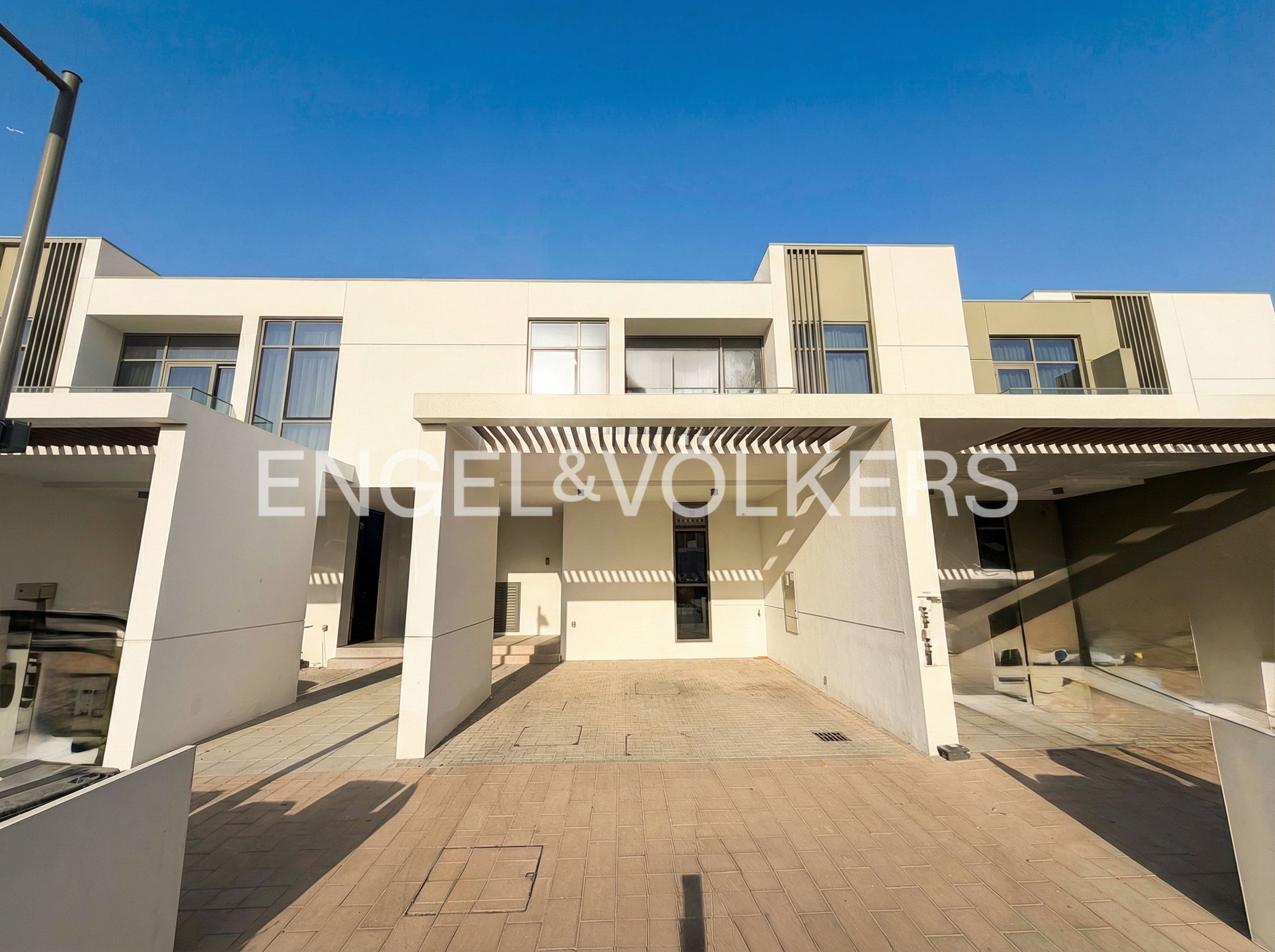 Vacant | Single row | Family community