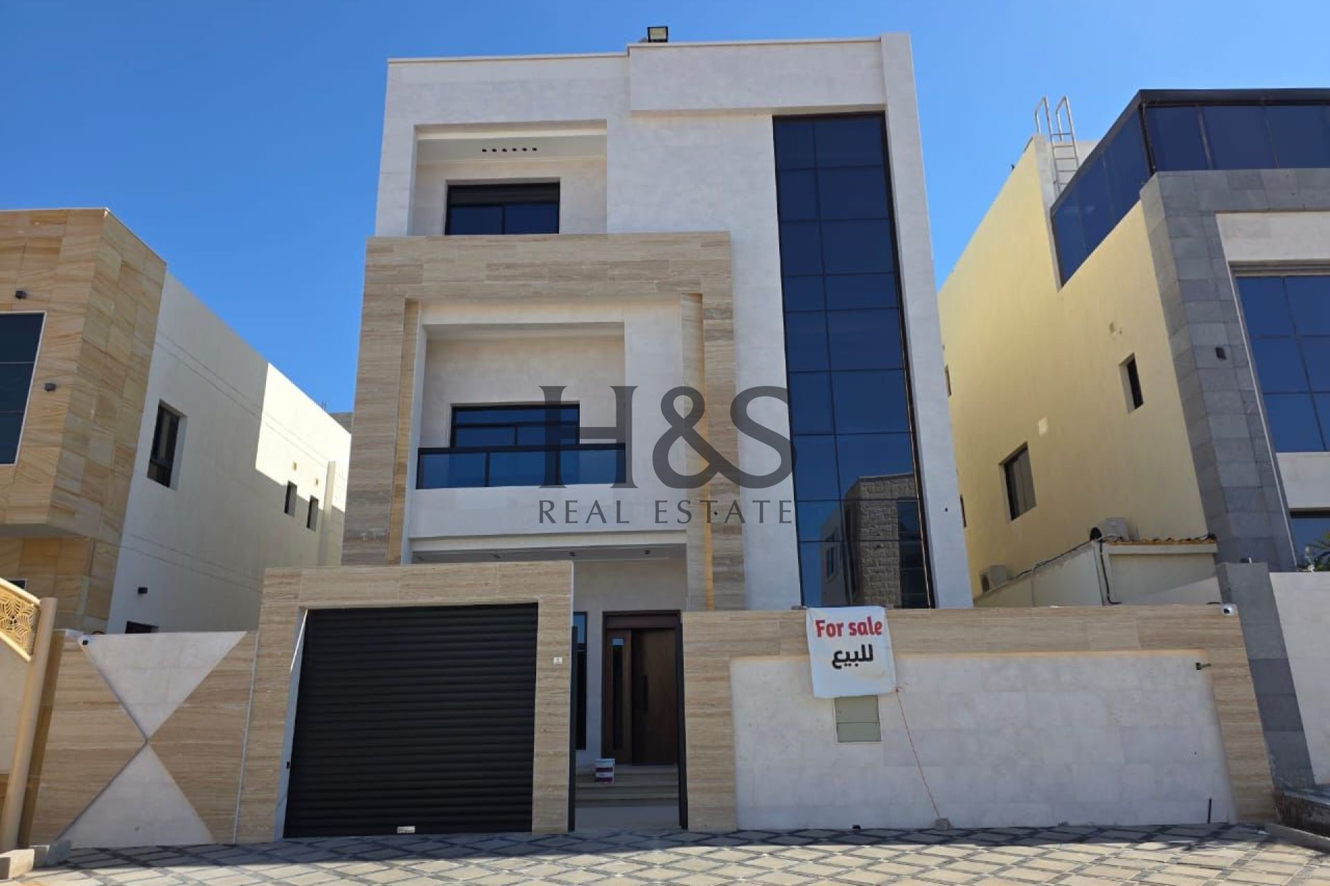 Spacious 3-storey villa | Rooftop Terrace | Ready to Move