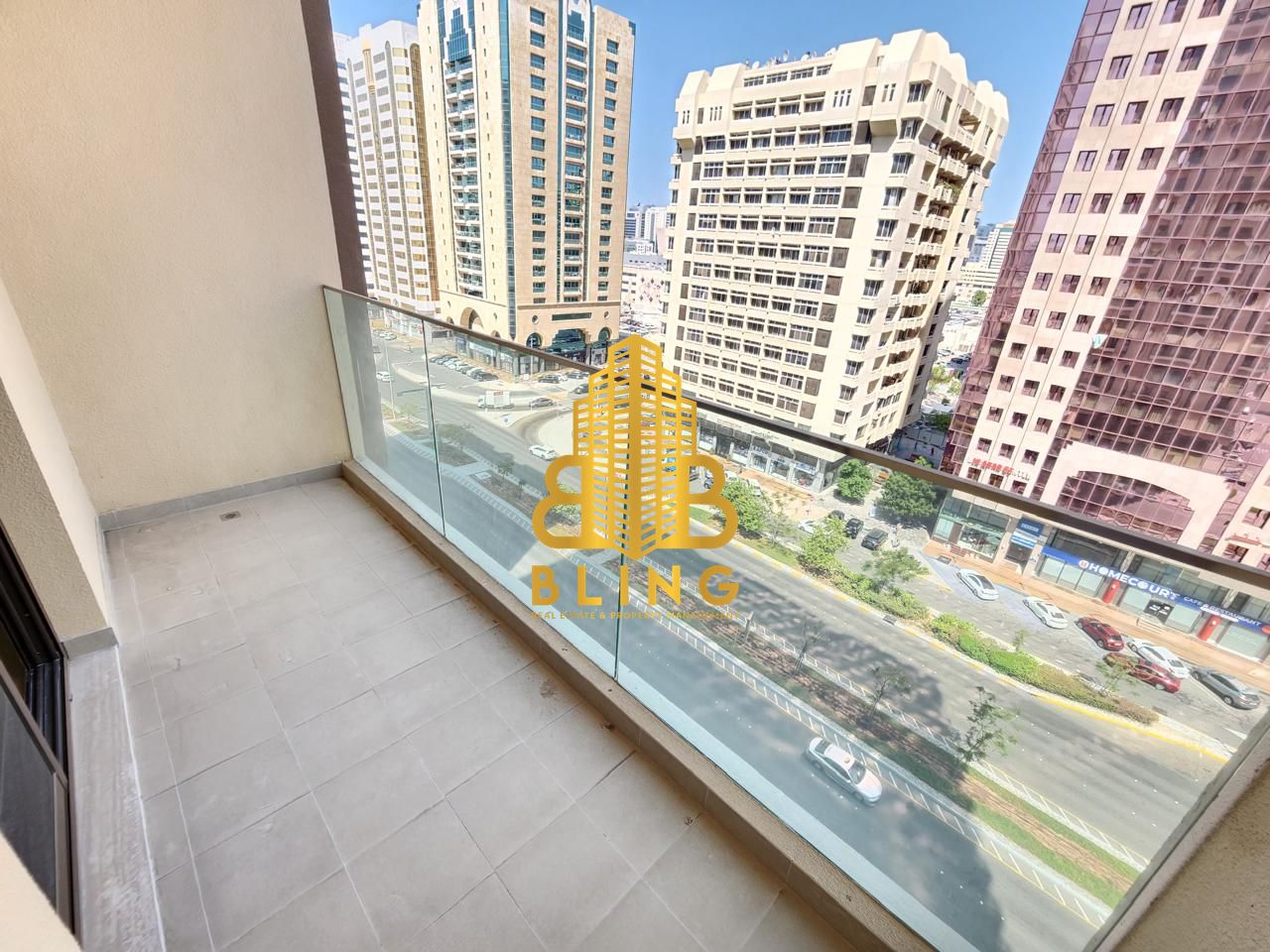 Semi New 3BHK with Maid’s Room and Parking