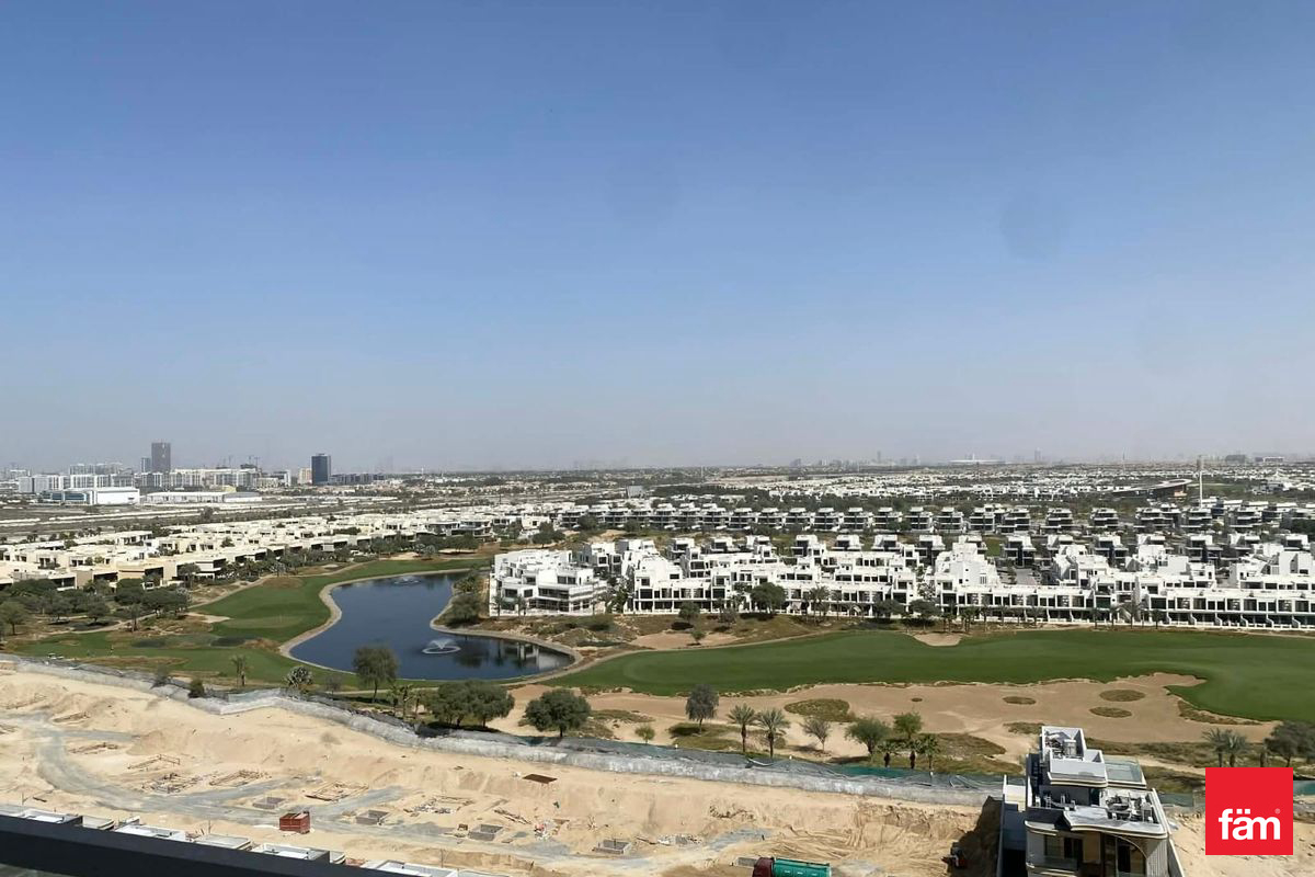 Golf View / High Floor / Vacant