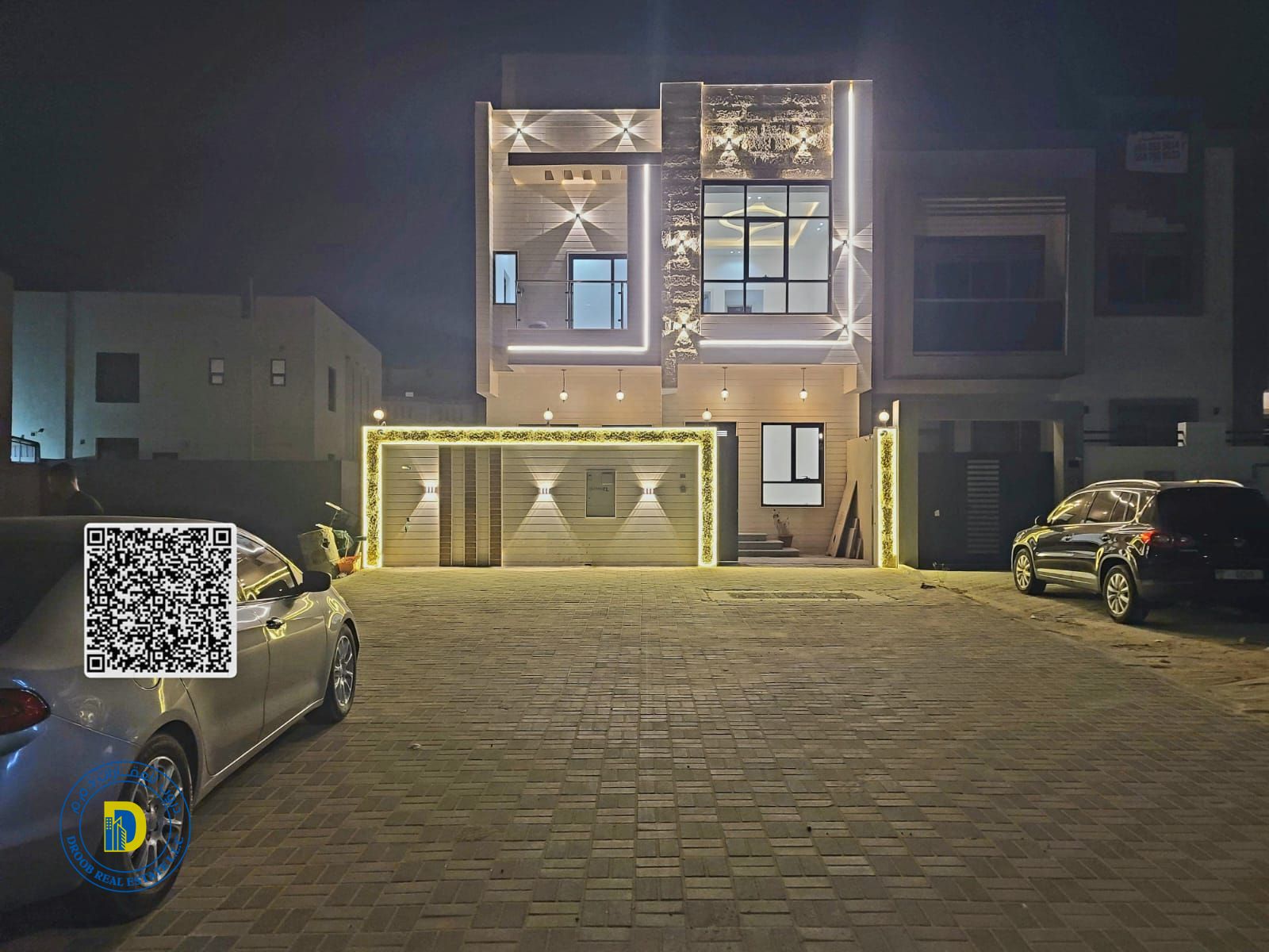 For sale: 6-bedroom townhouse with a roof in Al Zahiyah, Ajman. High-end finishing. Bank financing . Freehold for all nationalities.