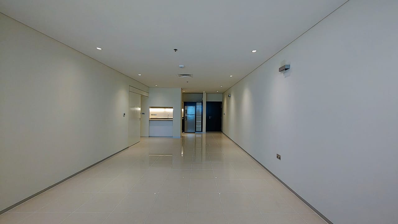 Spacious Layout / Vacant / Good Location /