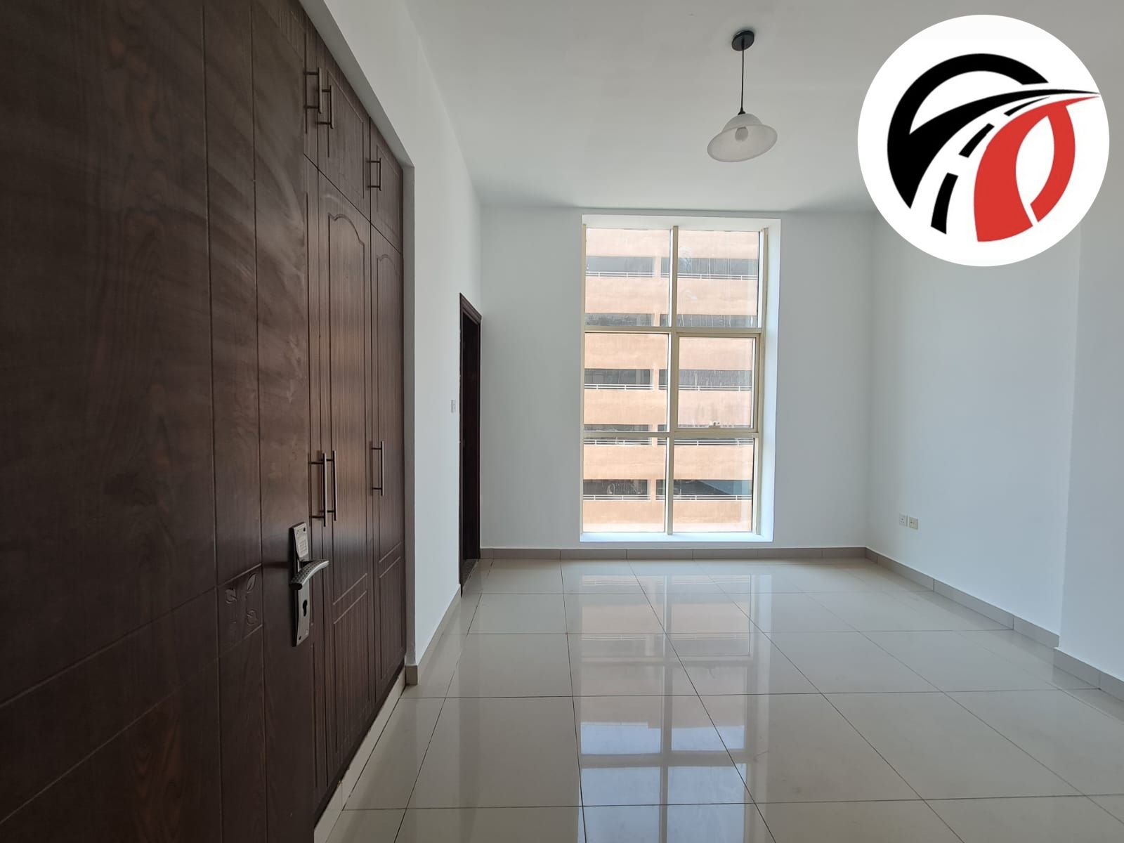Spacious 3bhk Appartment With Balcony - All Amenities Available