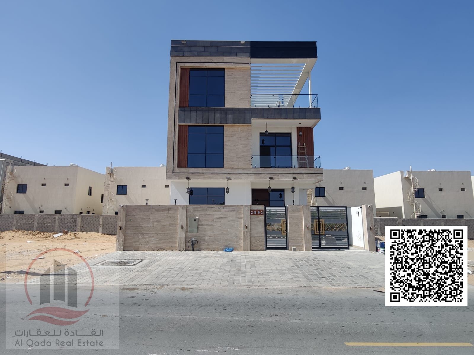 For sale: 7-bedroom villa with a roof terrace, price includes registration fees and air conditioning.