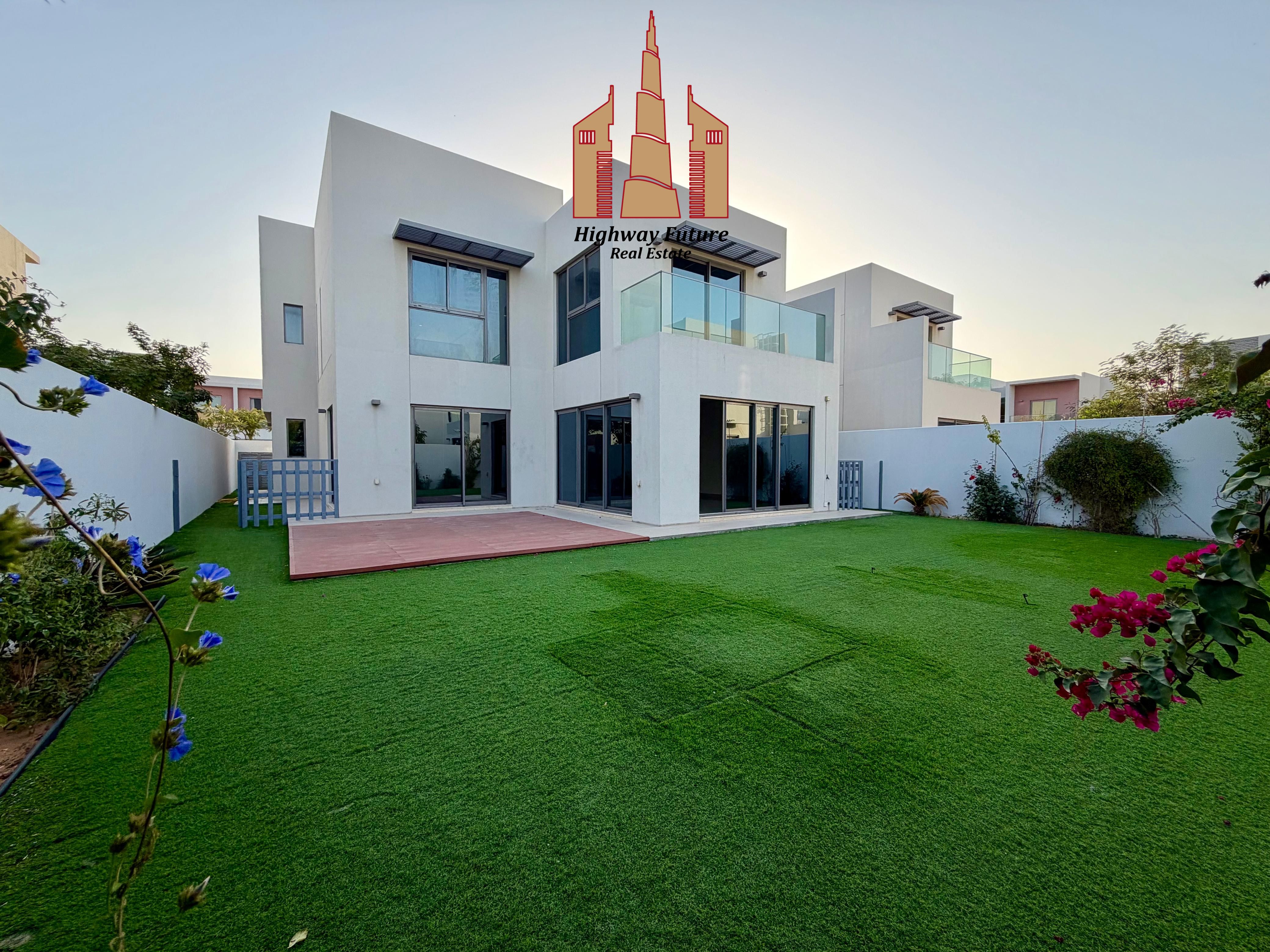 READY TO MOVE || LUXURIOUS VILLA || NEAR TO CLUB HOUSE