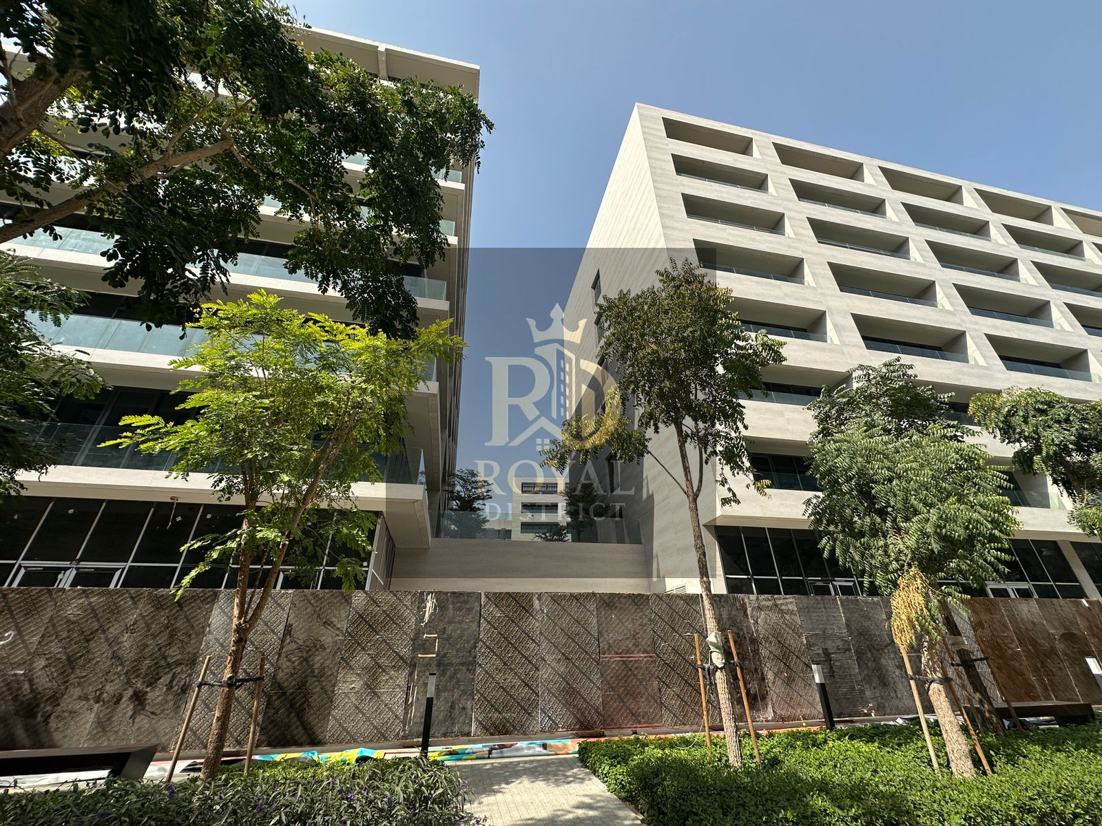 Luxury 1-Bedroom Apartment | 2 Bathrooms | Super Deluxe Finishes | Terrace with Pool View | Excellent Location on High Floor | Freehold.