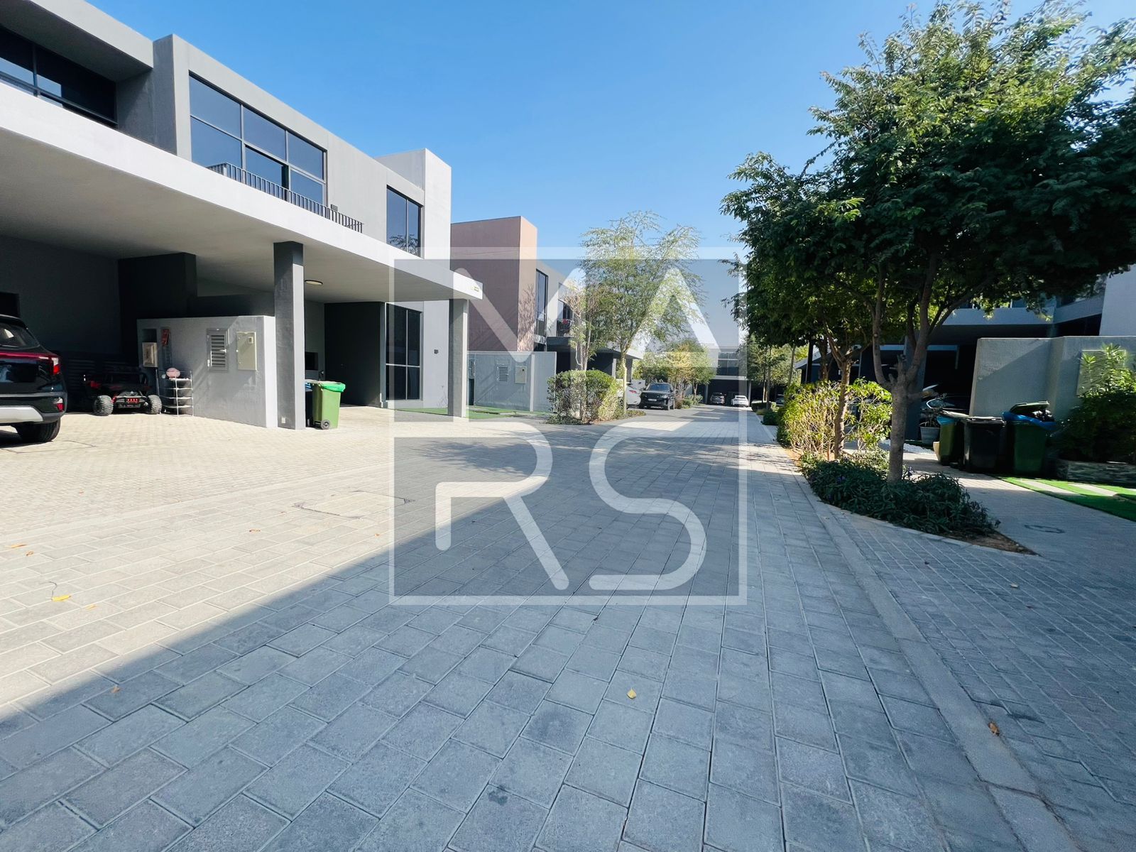 4BR Middle Unit Townhouse with 2 Master Bedrooms | 3,080 SQFT | AED 160K | Sendian Masaar