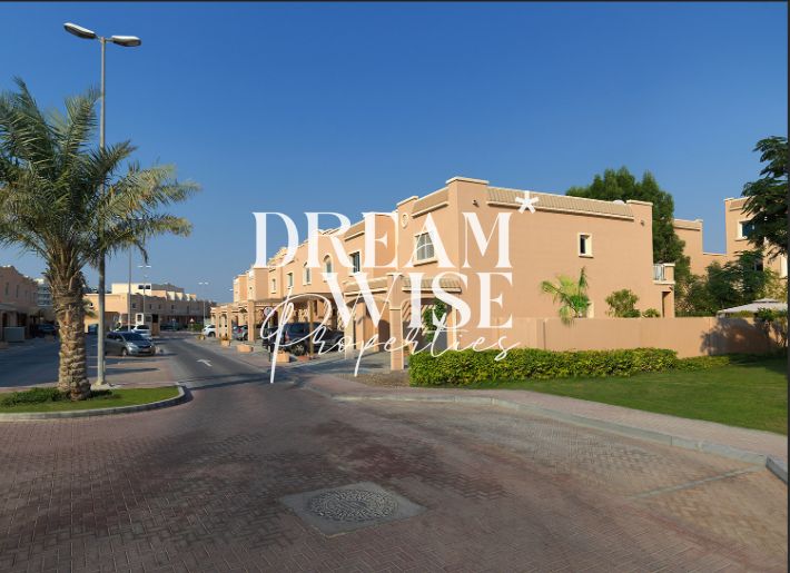 Spacious 5br villa |Vacant |Private Garden