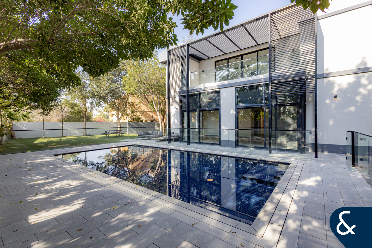 Upgraded B2 Mazaya | Corner Plot | 5 Bedroom