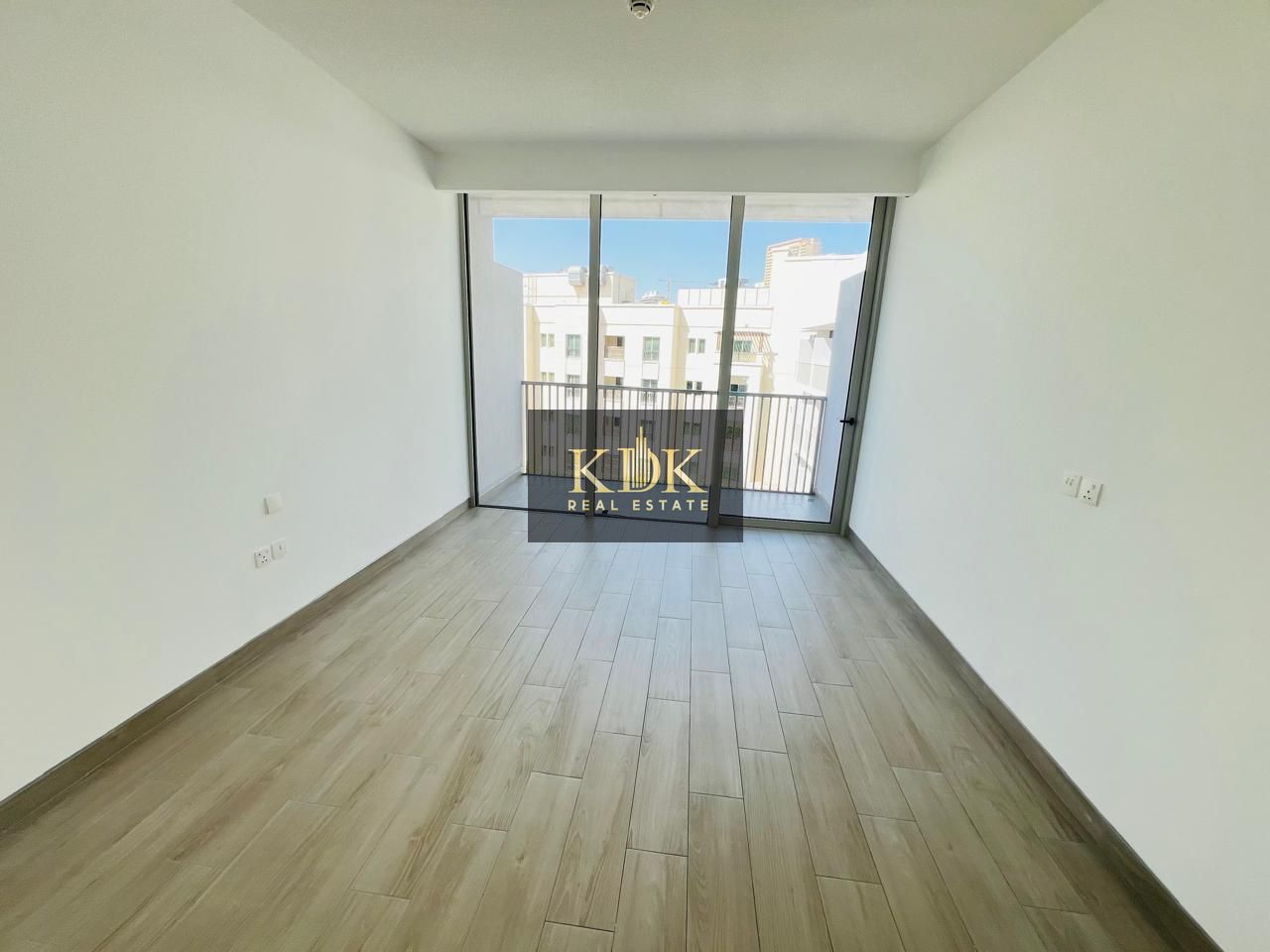 Unfurnished Studio| Prime Location| Ready to Move