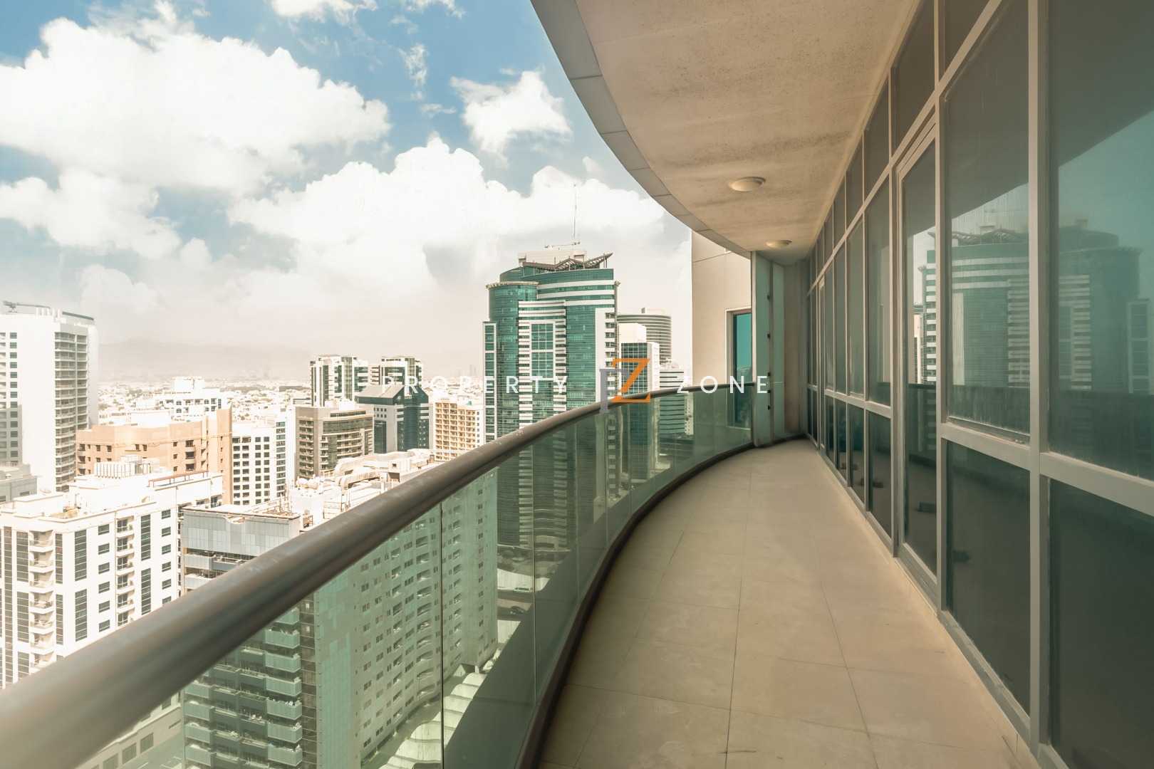 Next to metro | Large Balcony | Several Choices