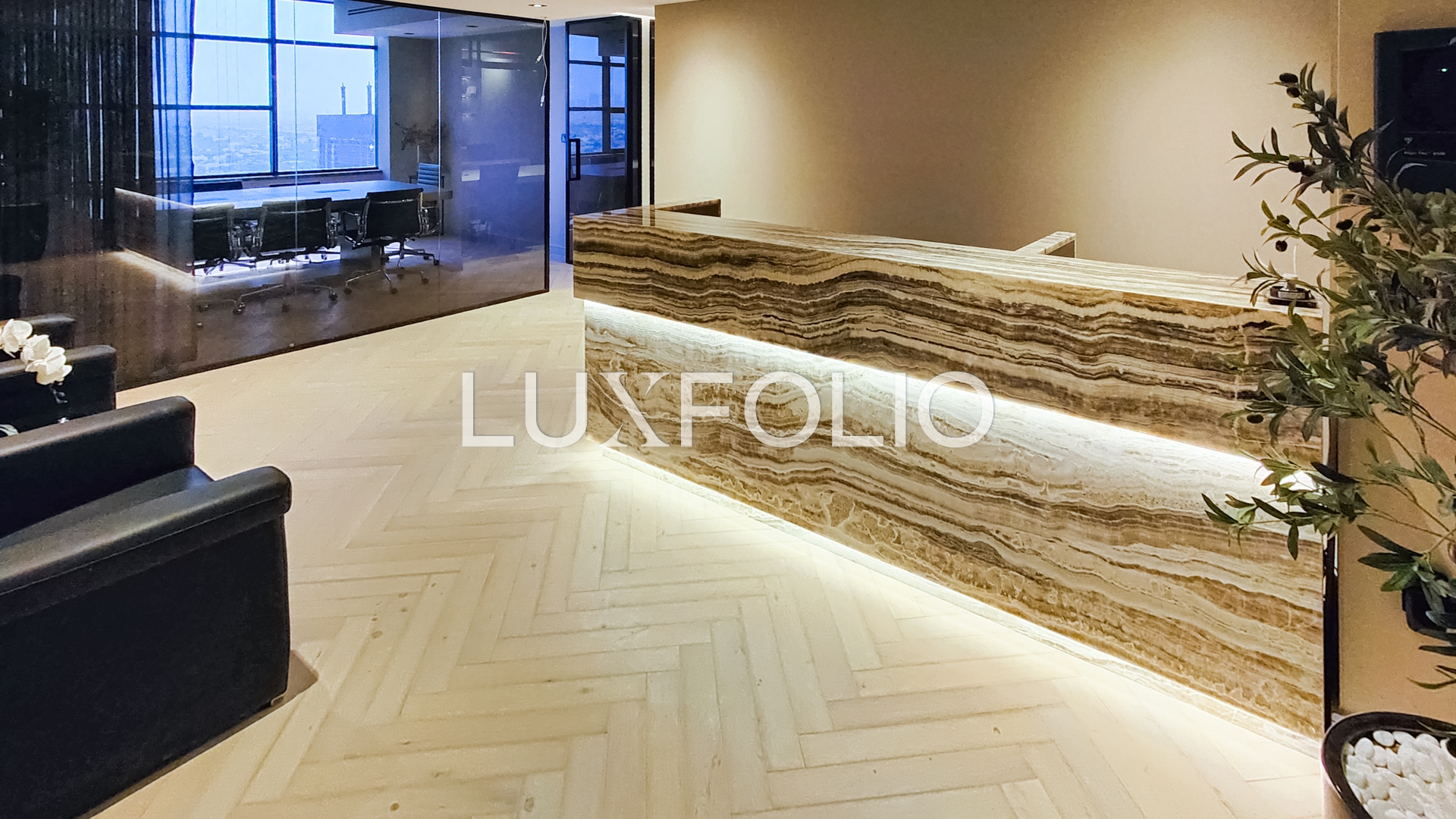 Luxurious | Island, Lake View | Natural Light