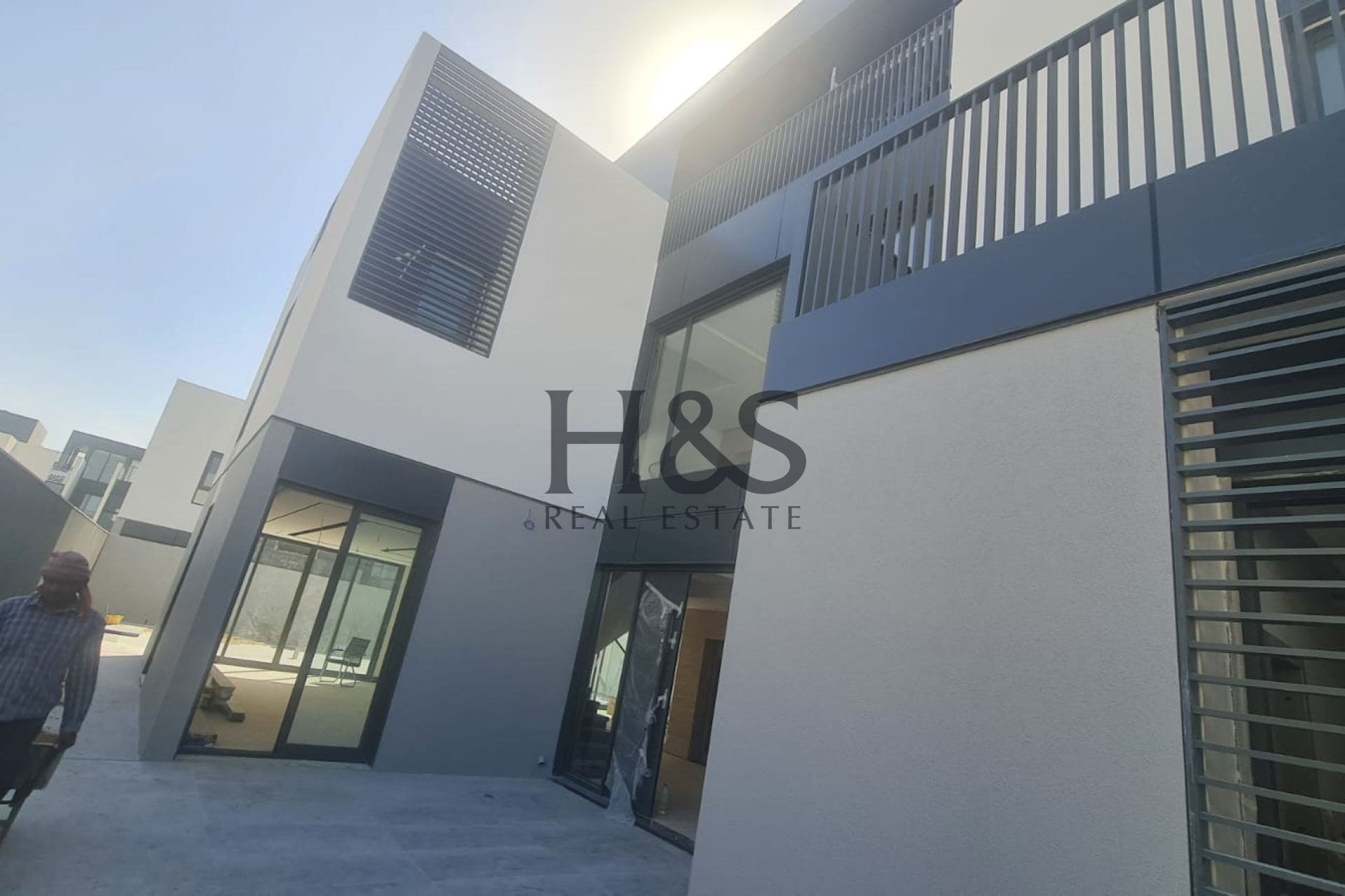 Premium Corner Plot | 5BR Villa | District 9 | Near Amenities