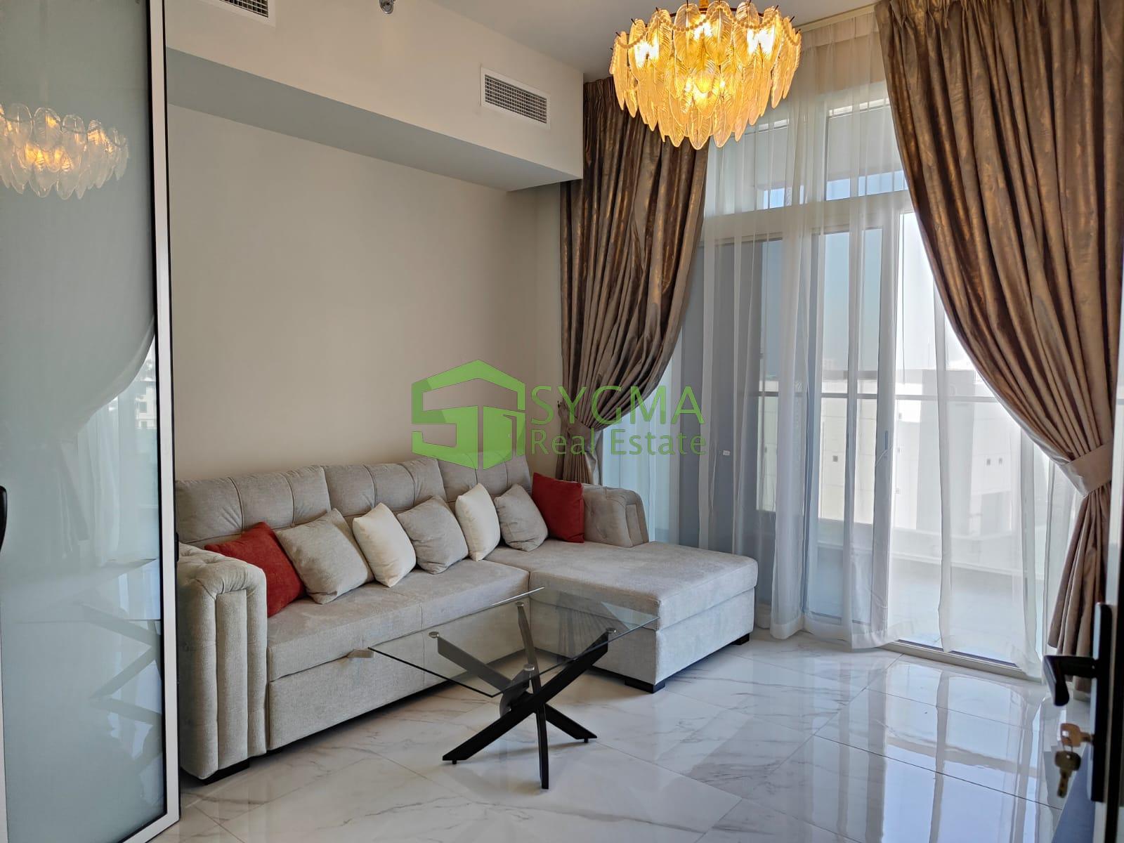 Fully Furnished| Parking| Convertible to 2 Bedroom