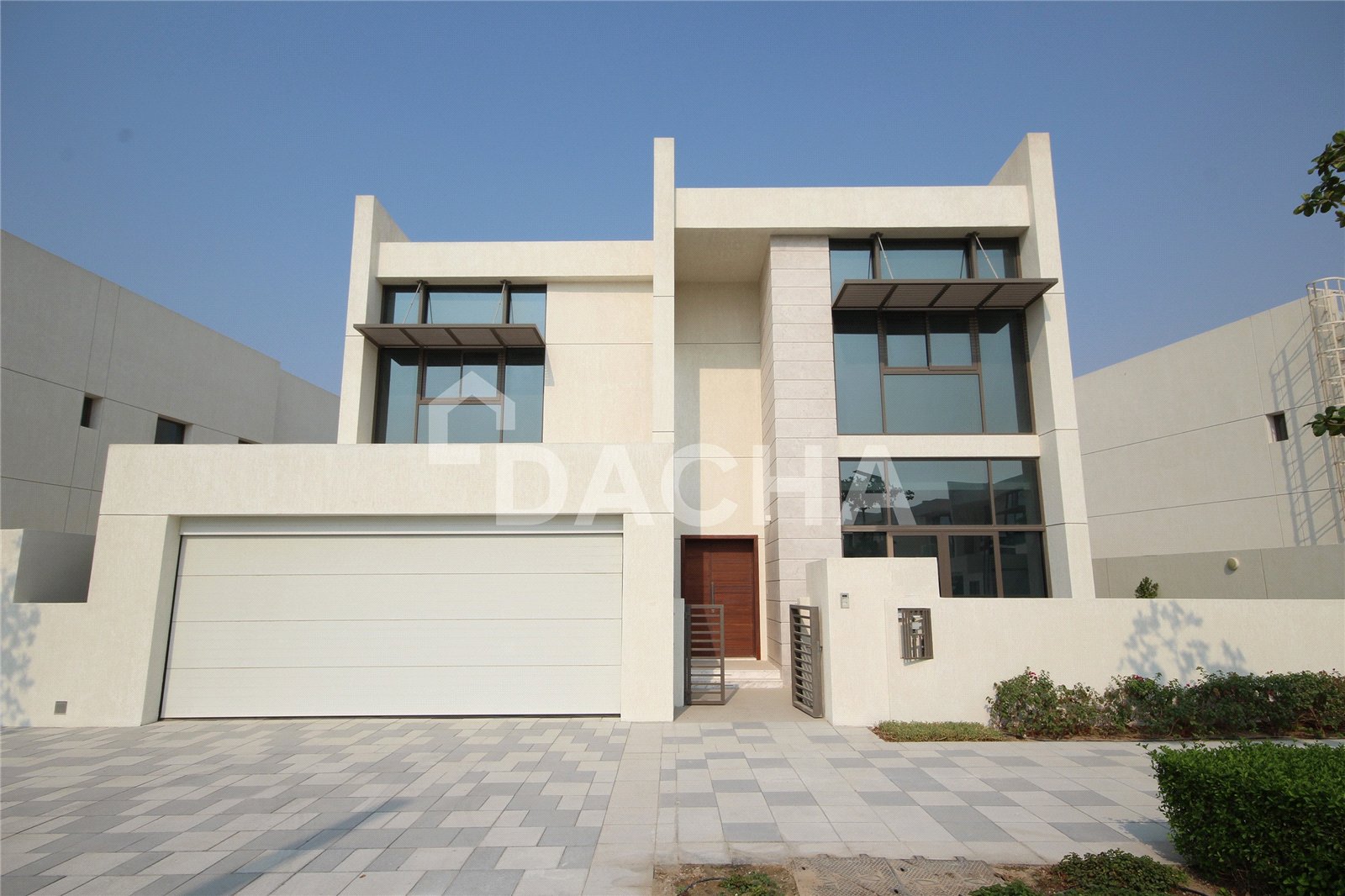 Contemporary Home | Walk to Lagoon | Vacant