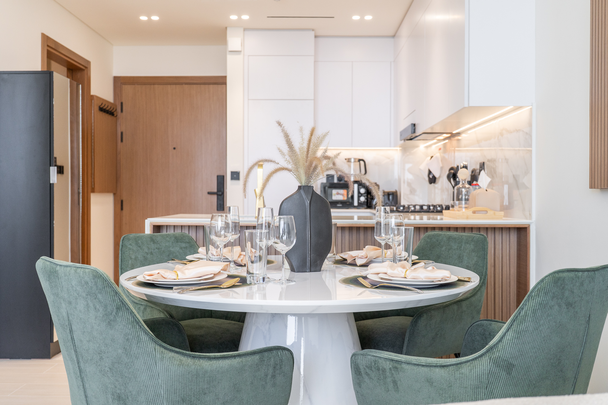 Elegant 1 Bedroom Apartment | Fully Furnished | Premium Amenities
