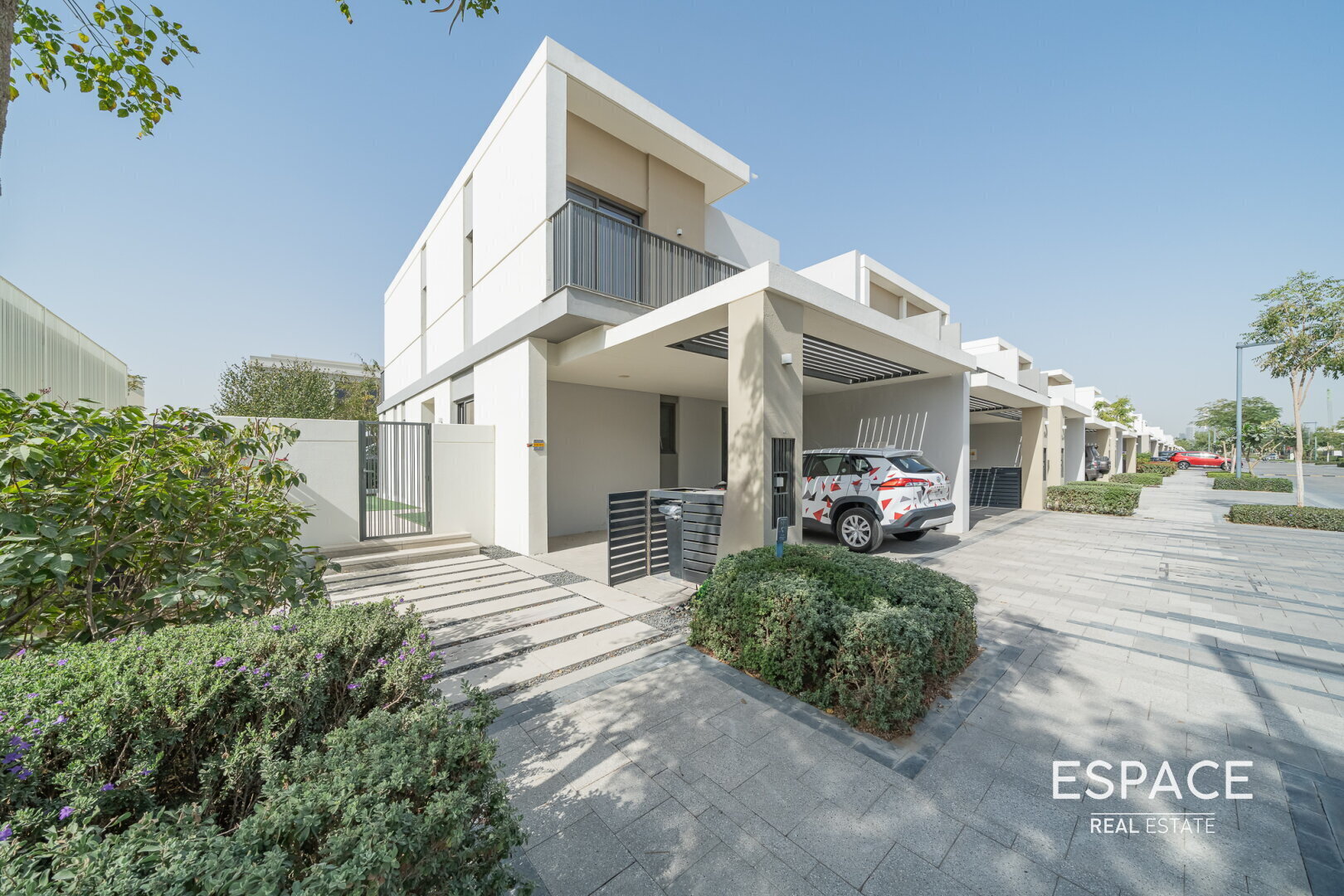 Must See | Upgraded | Vacant | Spacious