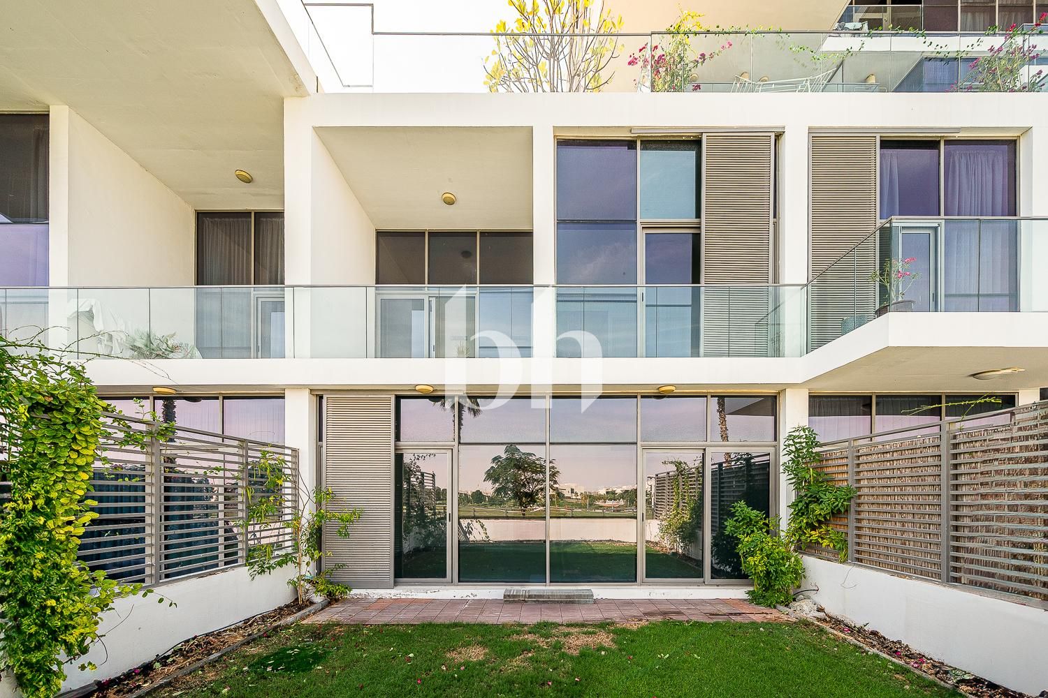 Park View | Large Layout | Vacant on 01 March