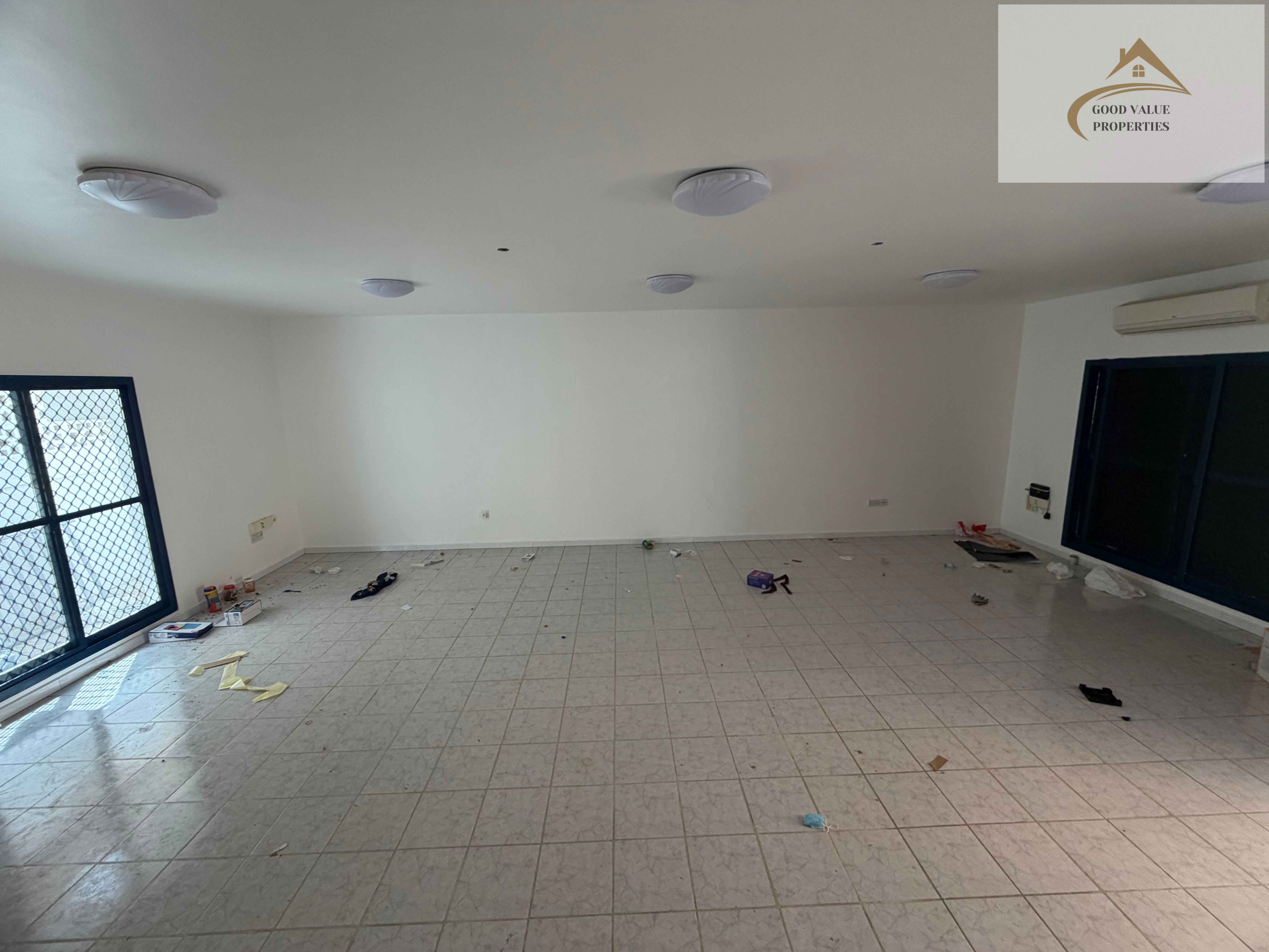 Well maintained 4 bhk villa g near to main road