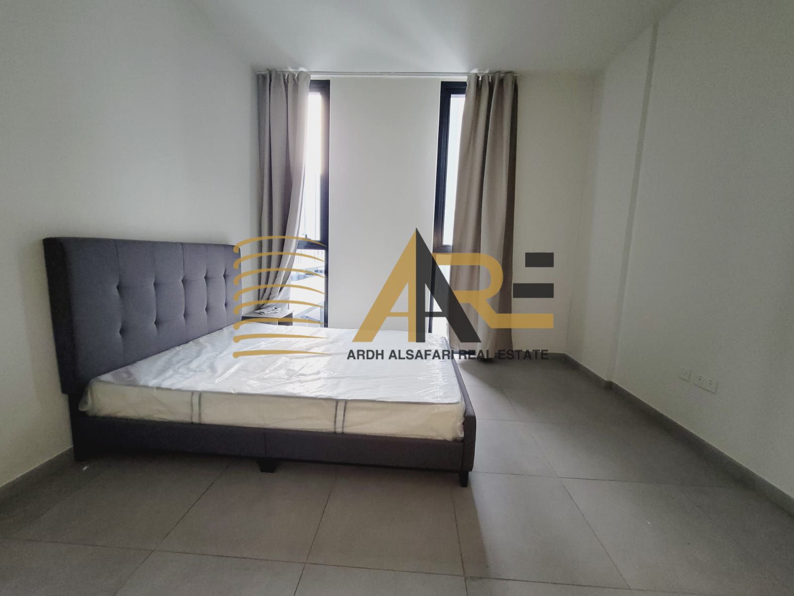 Luxurious studio apartment with cheap rent .