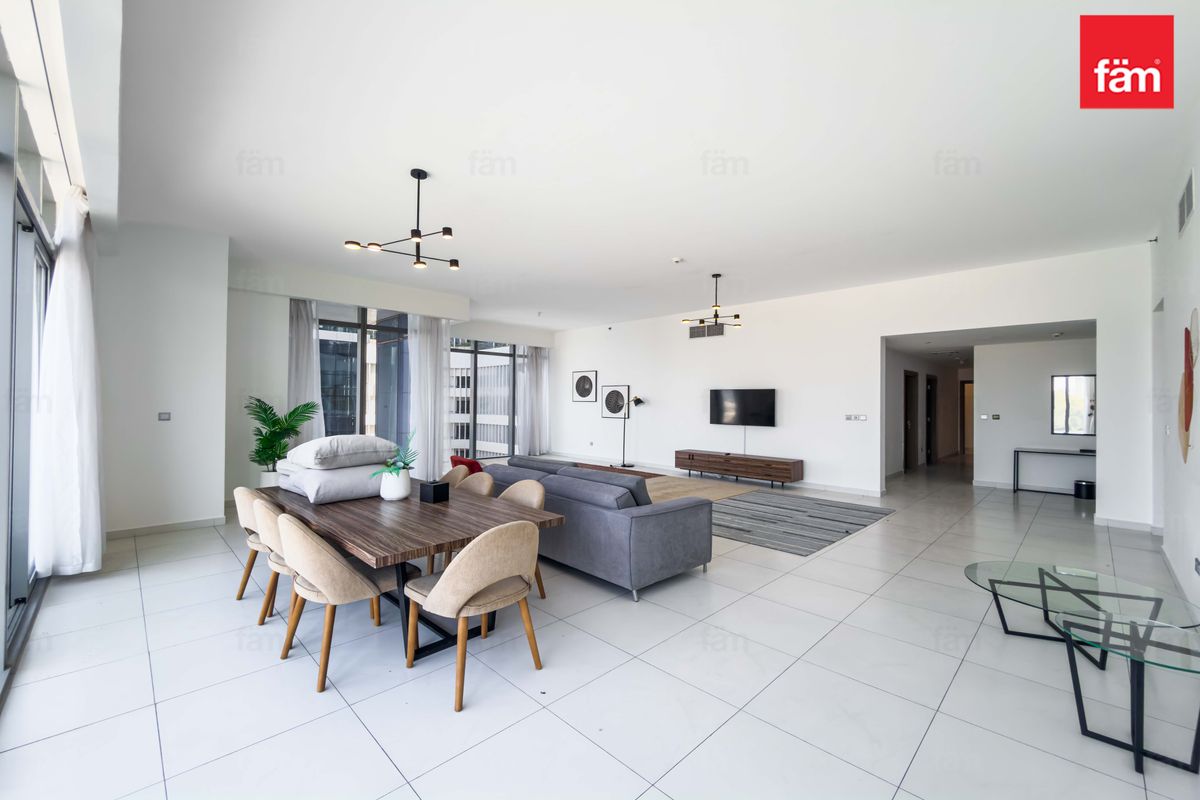 Spacious Sea View Living | Large Layout