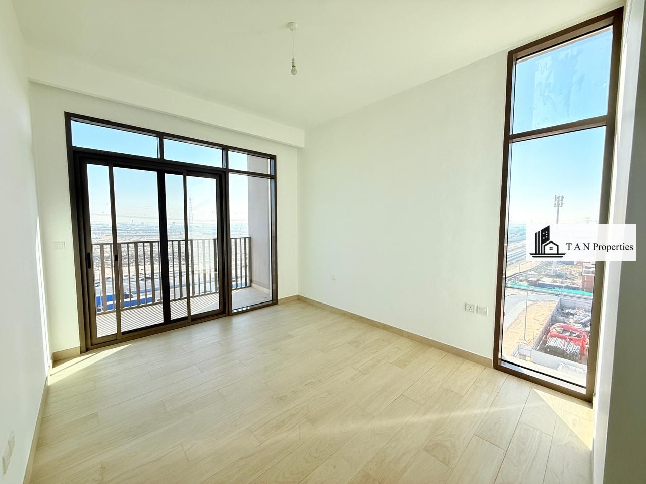 BRAND NEW 3BR+ Laundry | UNFURNISHED| CLOSE TO METRO