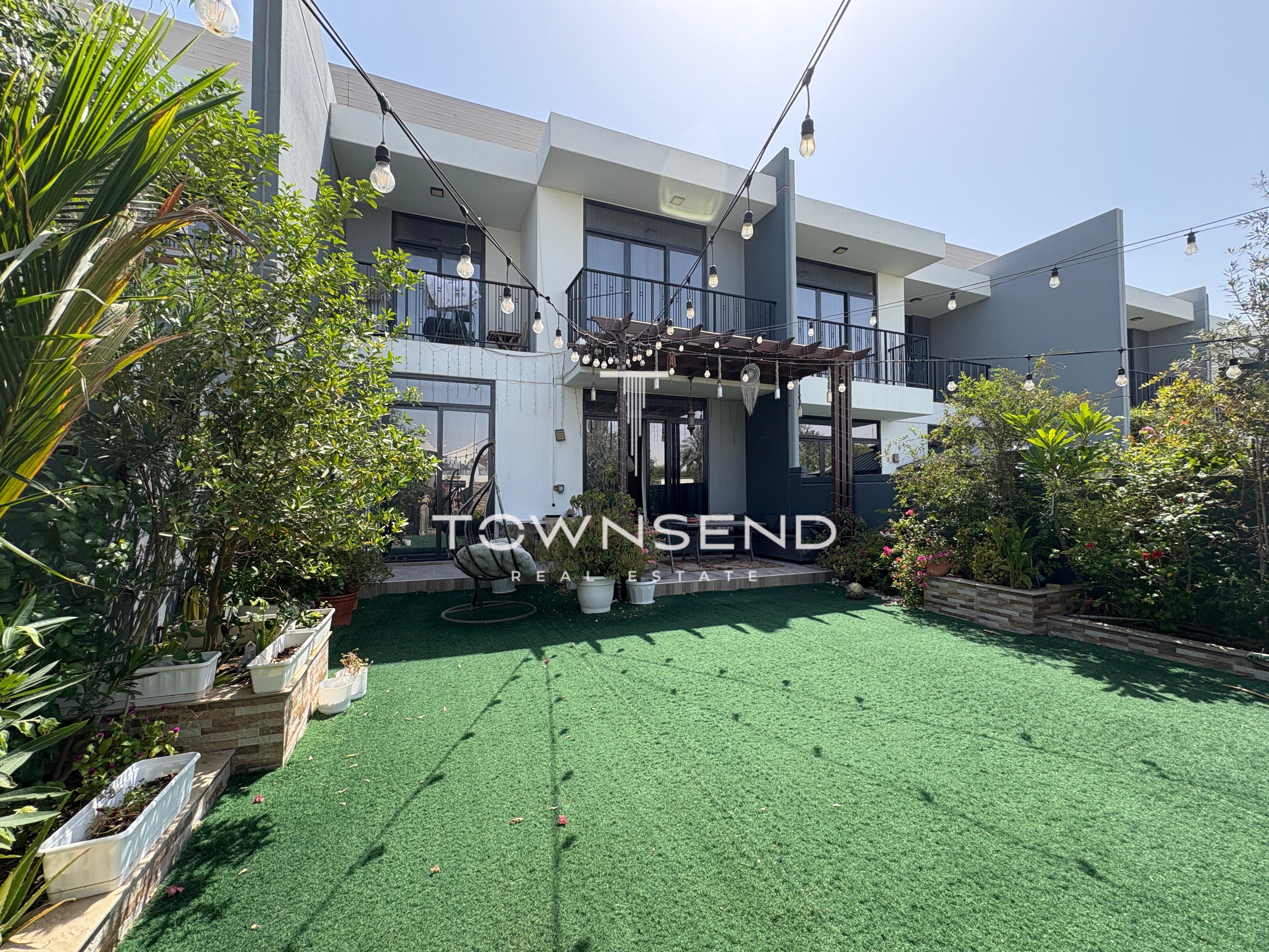 3 Bedrooms + Maids | Upgraded | Extended