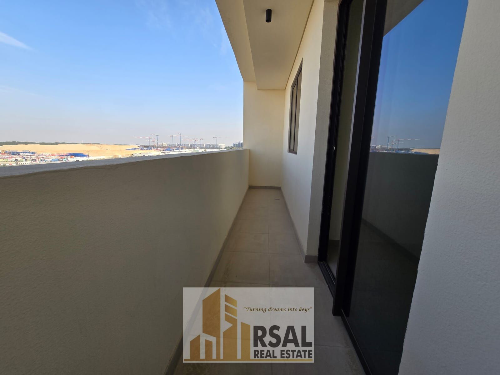 BRAND NEW LUXURY ONE BEDROOM HALL WITH NO SECOURITY DEPOSIT // 12 CHEUQE PAYMENT