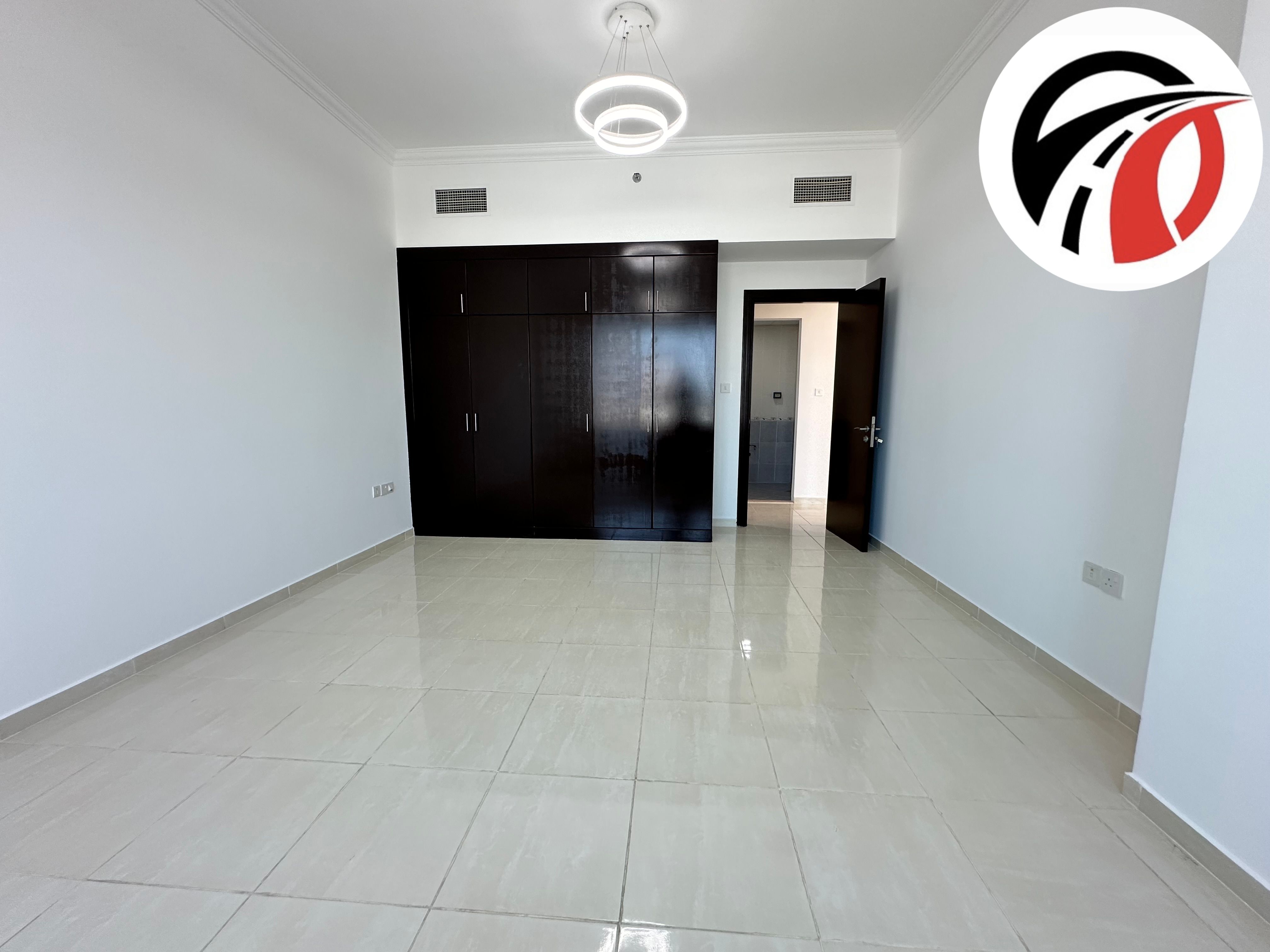 Very Spacious 2bhk with all amenities available 1270k