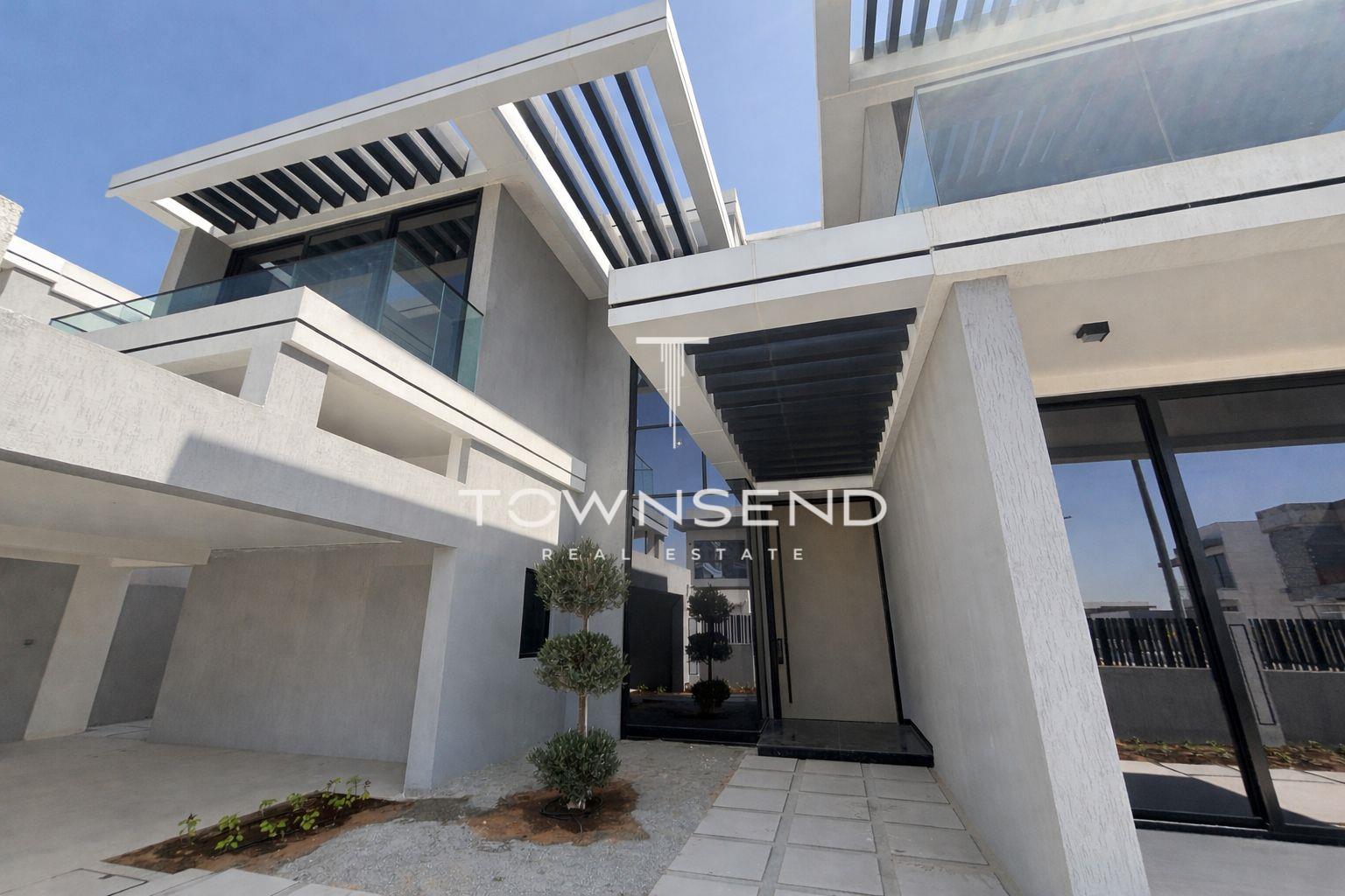 Available Now | Luxury Villa | Contemporary