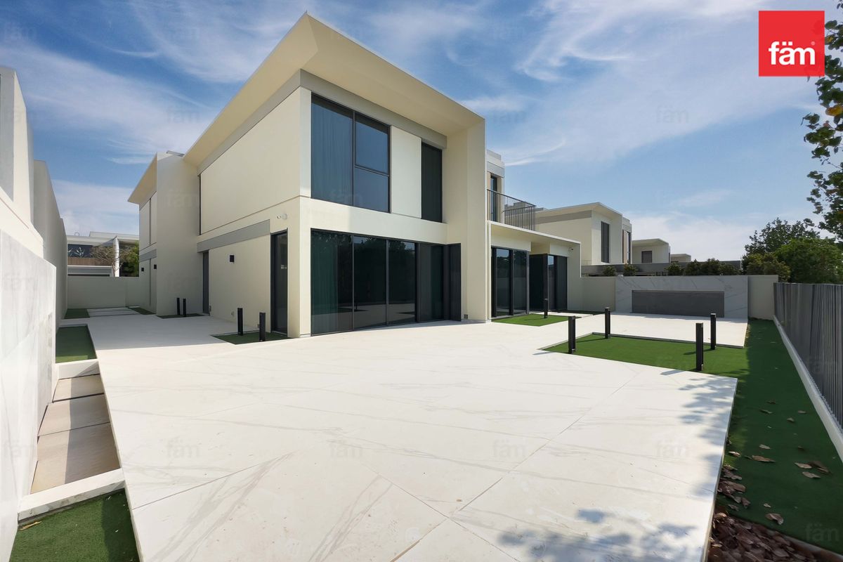 Luxuriously Upgraded | Extended Villa | Park View
