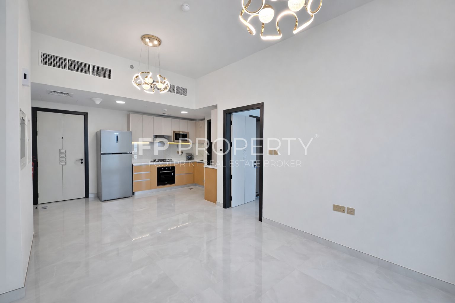 Bright unit | Unfurnished | Mid floor
