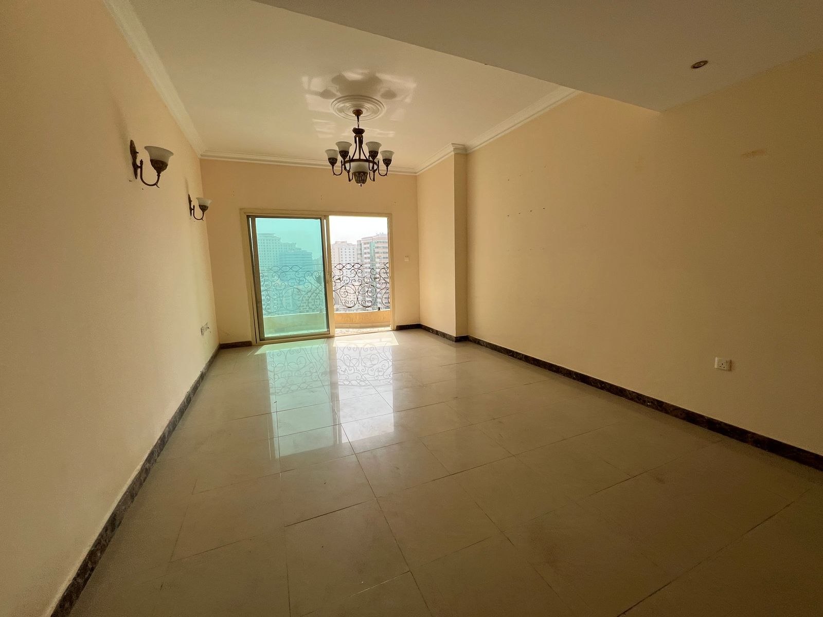 Gym – Pool – Playroom Free – 3BR + Living – Spacious – Family – Balcony with Open View – Prime Location
