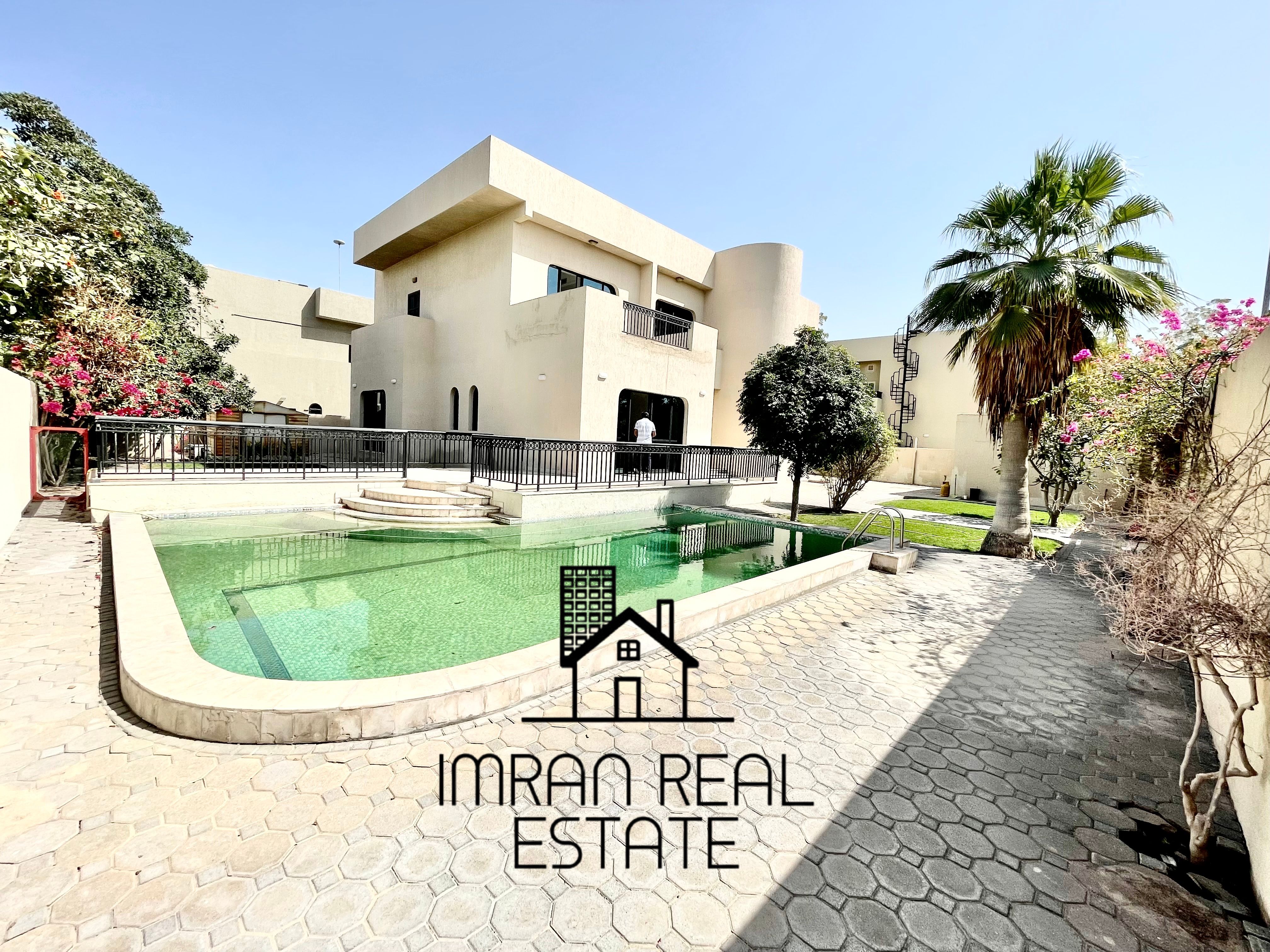 Huge Size Fully Independent 4BR Villa Park Facing with Big Pool and Garden