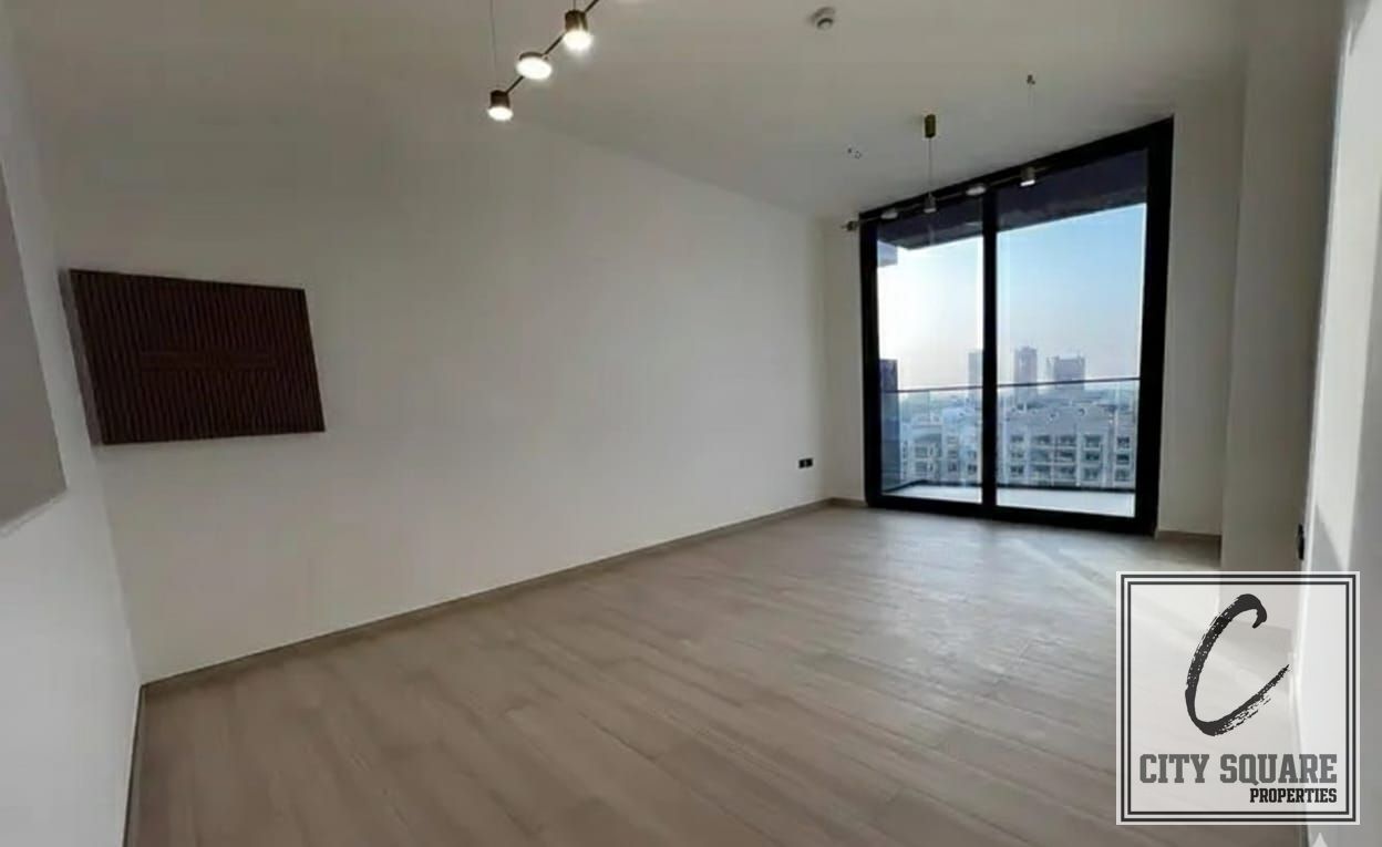 Available Mid March I Spacious layout I Close to park