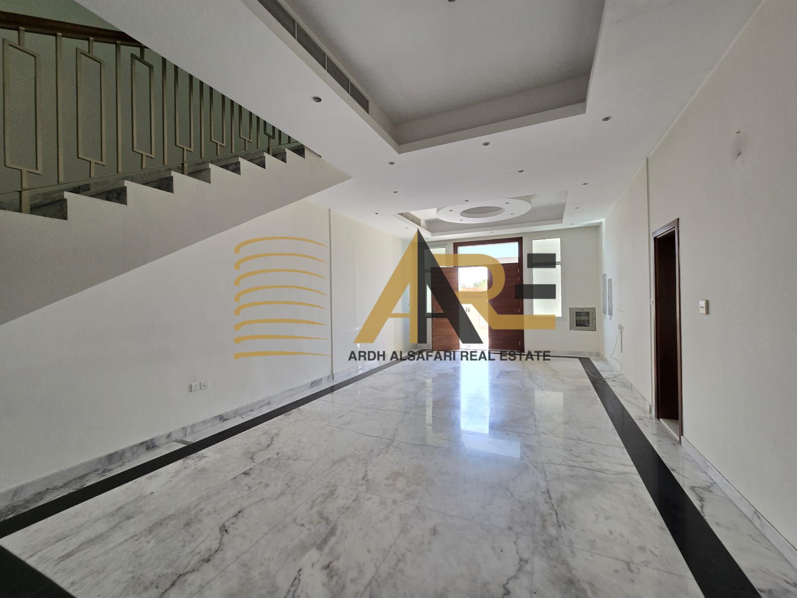 Spacious villa with cheap rent in Hoshi Sharjah.
