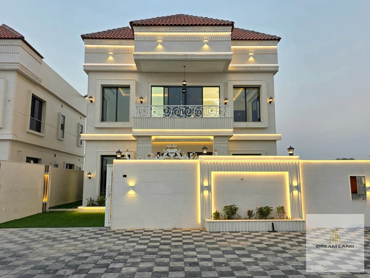 Own a classic villa, including registration fees, ground floor, first floor and roof