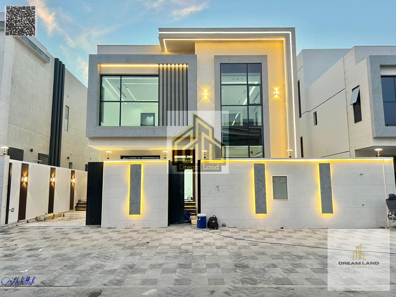 A very special opportunity: a villa with a pool and rooftop terrace at a special price, including registration and ownership fees.