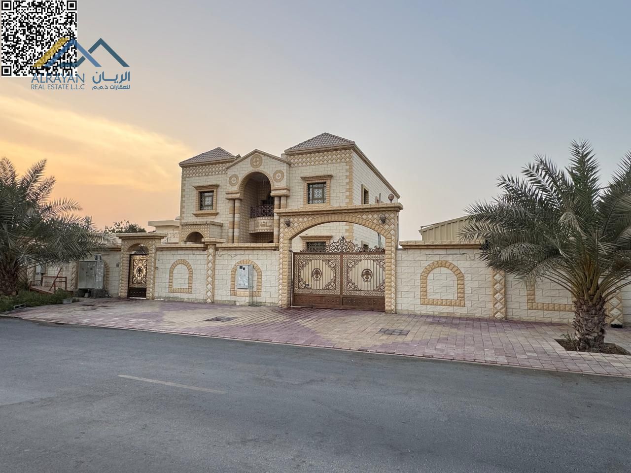 Beautiful villa with spacious areas and a prime location