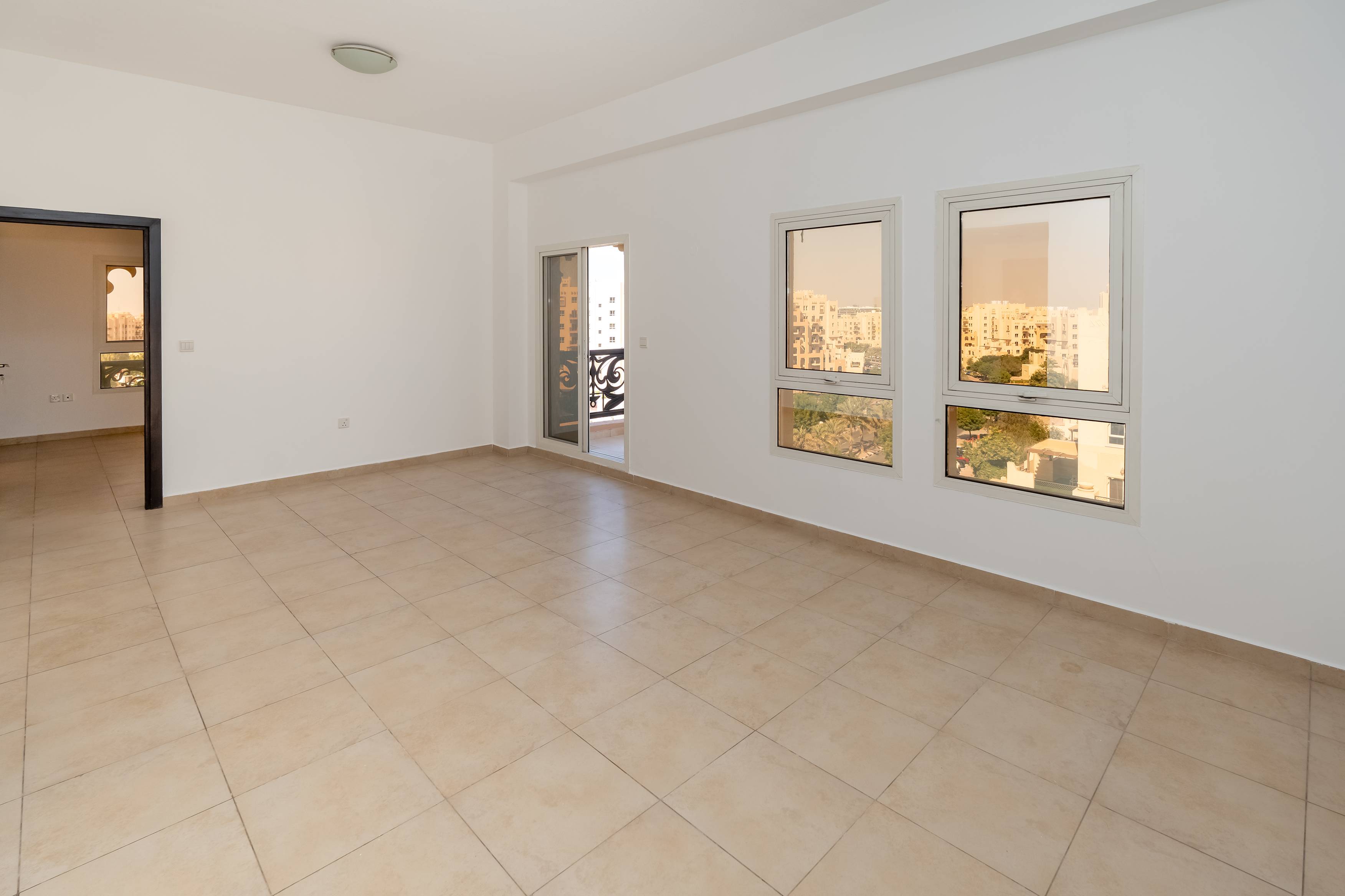 Closed kitchen | Bright unit | family community