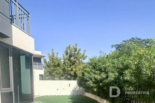 Large Plot | Unfurnished | Single Row