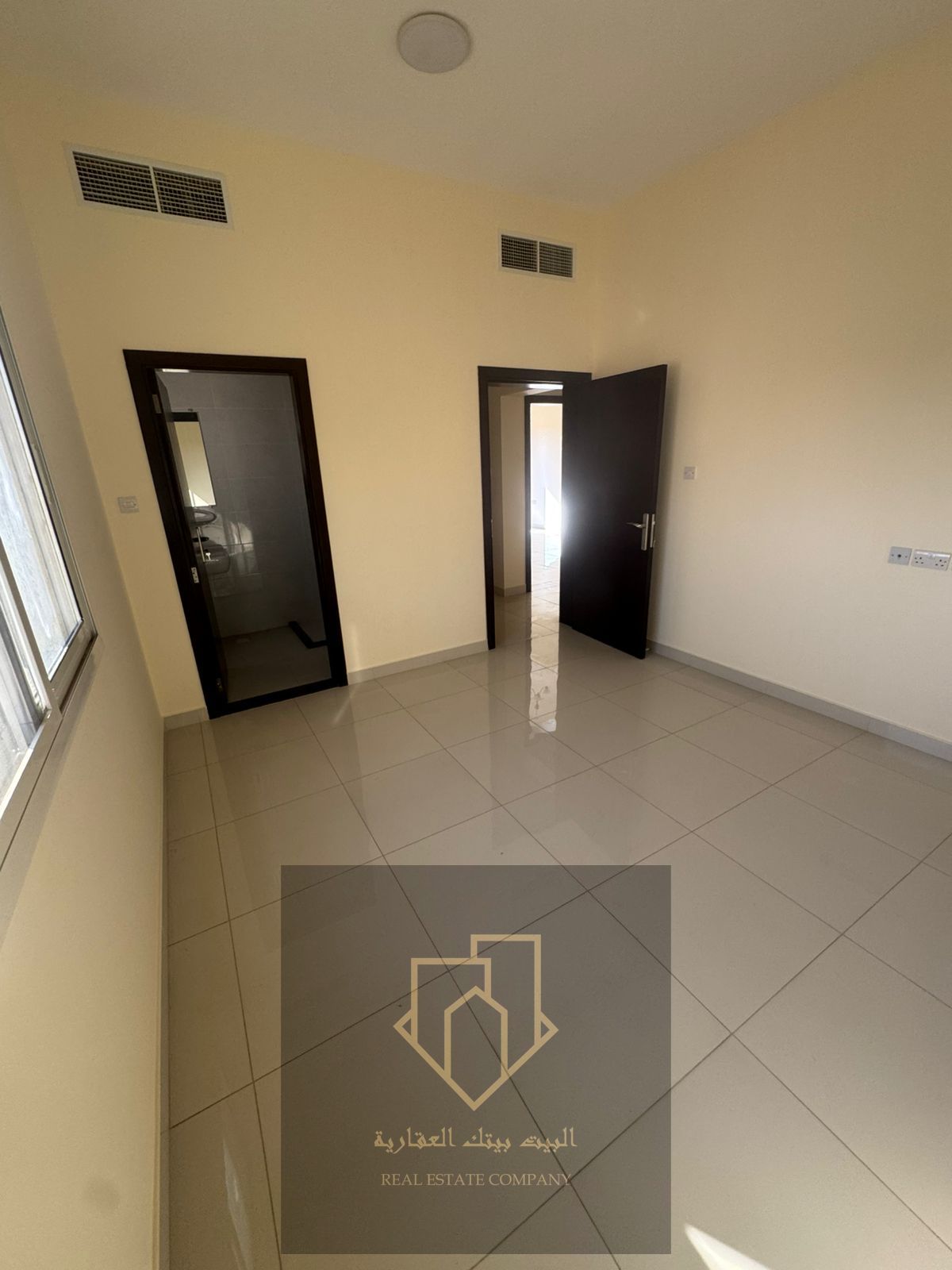 Two-bedroom apartment with a living room, first tenant, outstanding and modern finishing, two bathrooms, and a balcony. Spacious layout in a prime loc