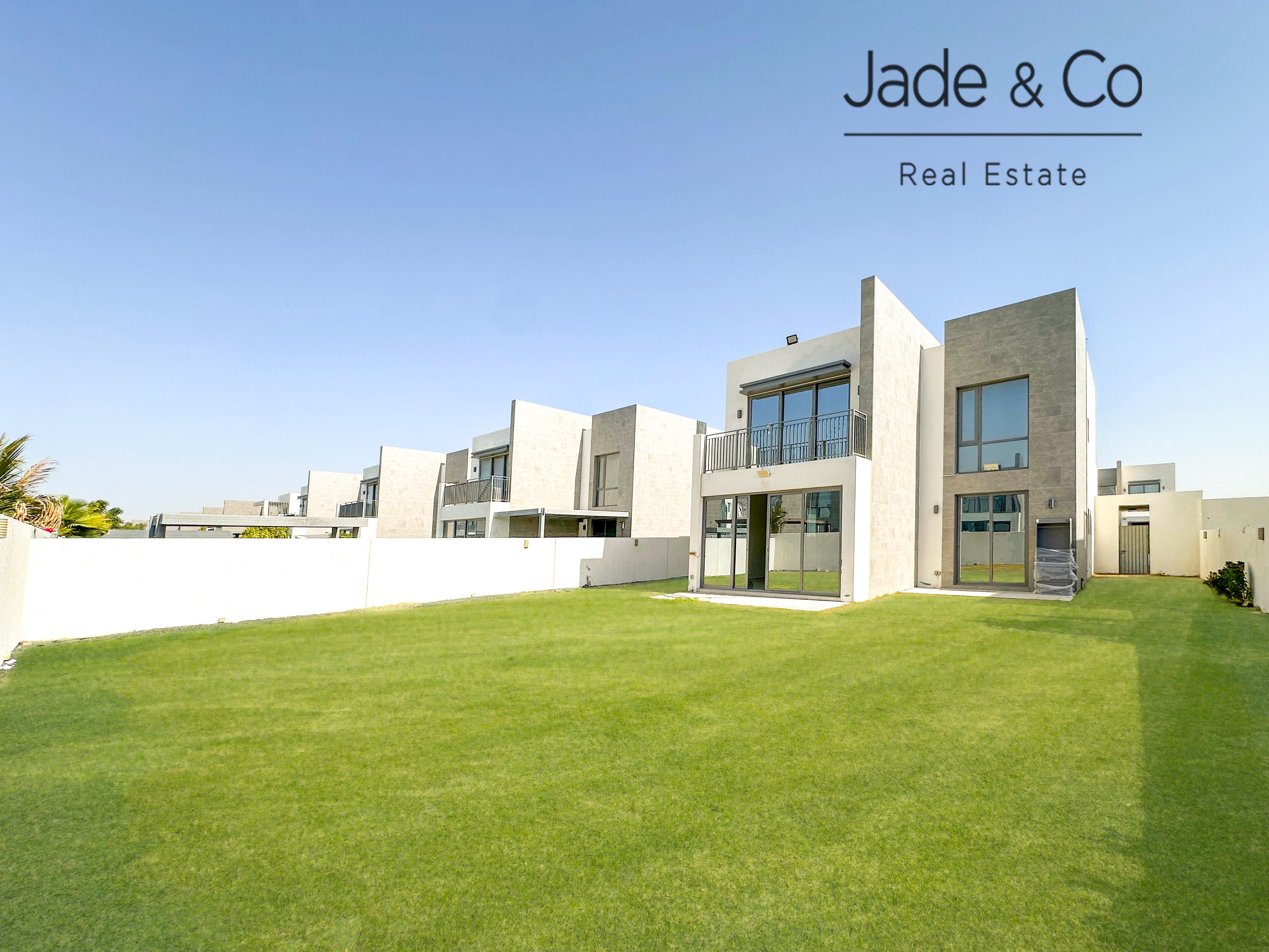 Community Expert | Large Plot | View Today