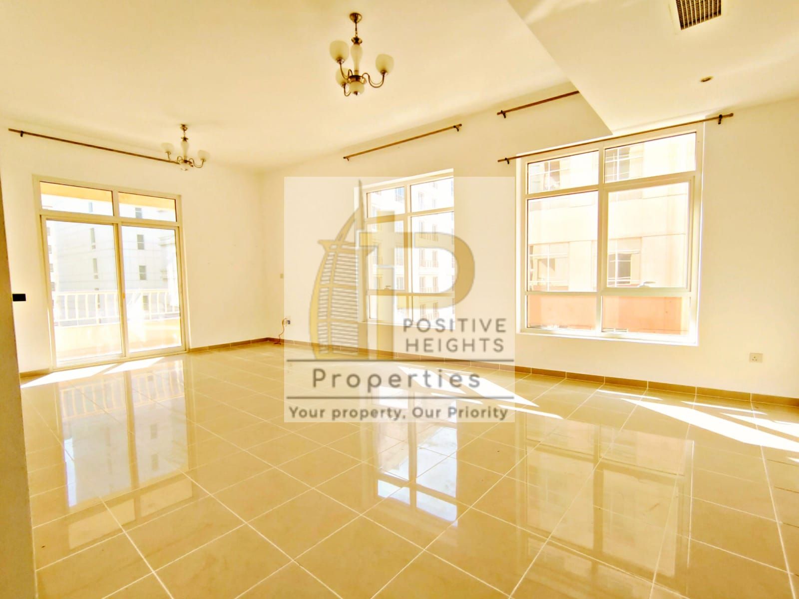 Huge Size 2BHK | Family Bldg | Close to MOE Metro | Vacant