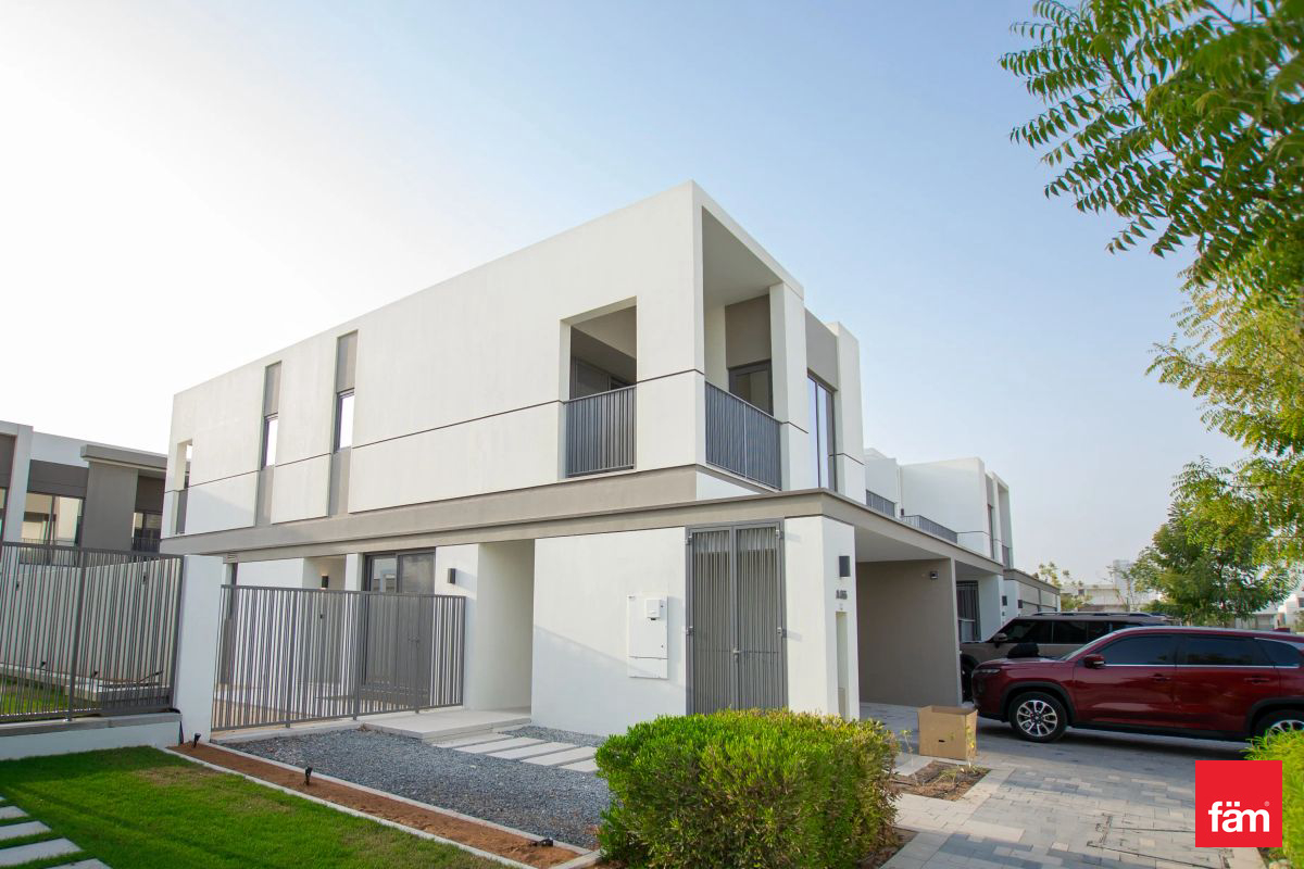 Unique Location | Singe Row | Huge Plot/Green View